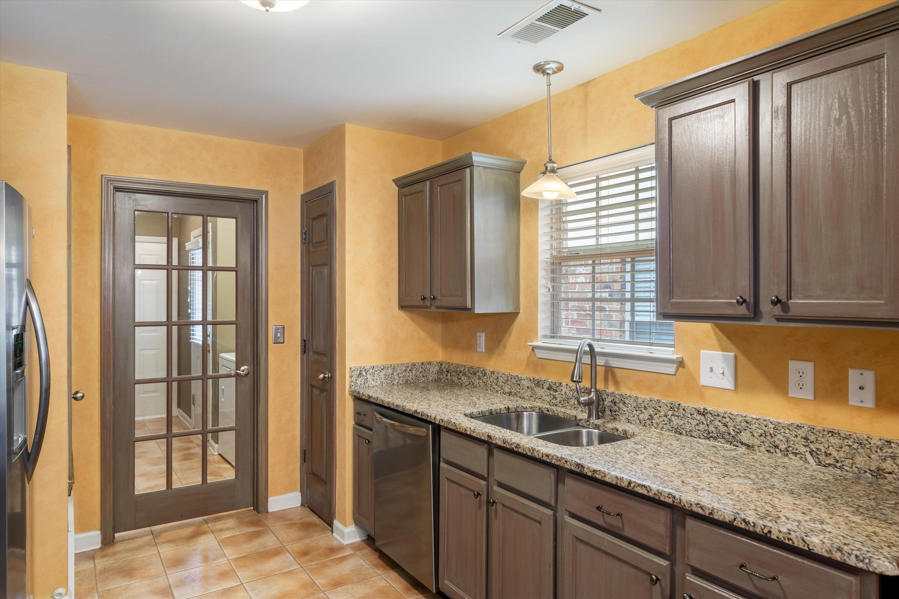1058 W MONTEBELLO CIR