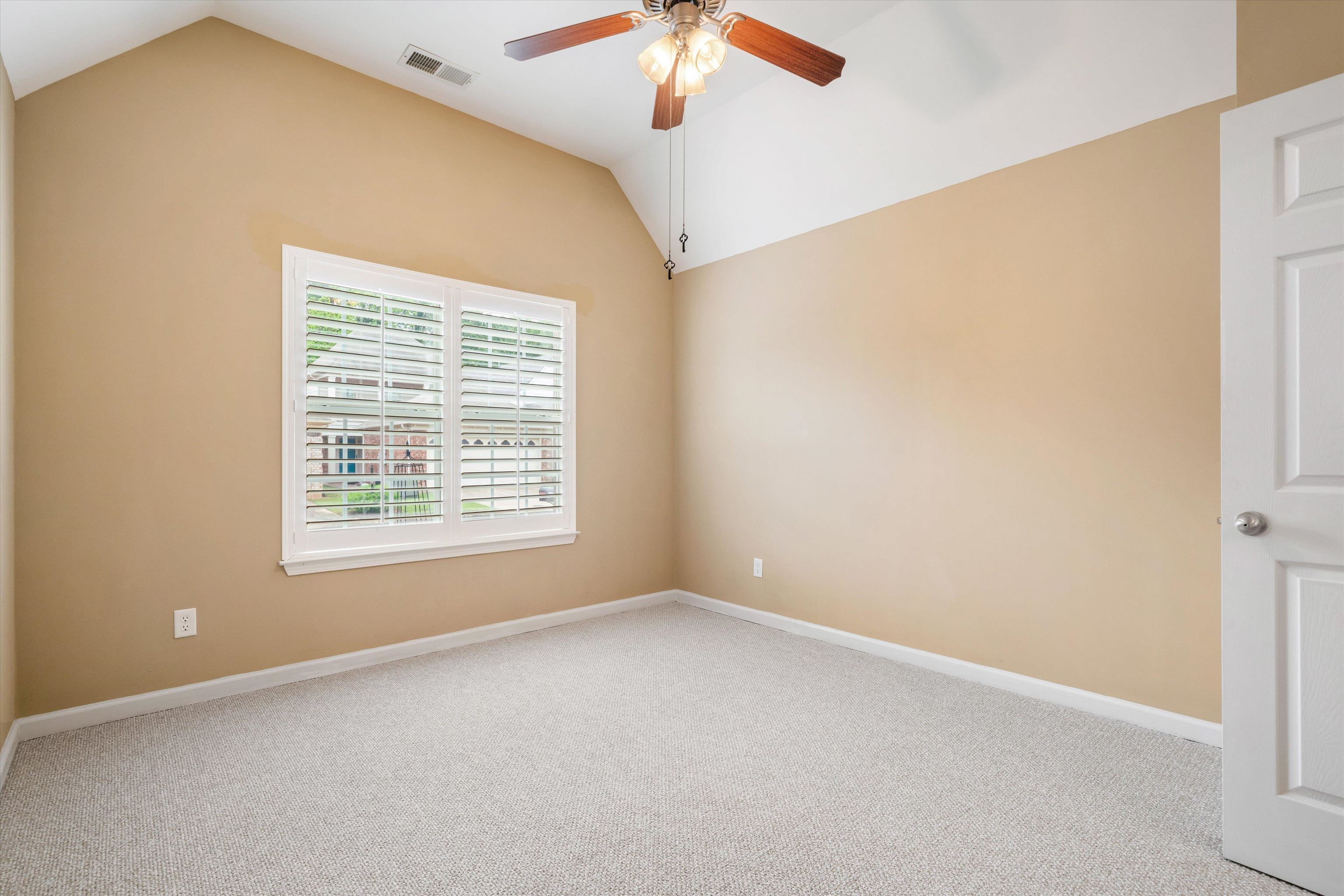 1058 W MONTEBELLO CIR