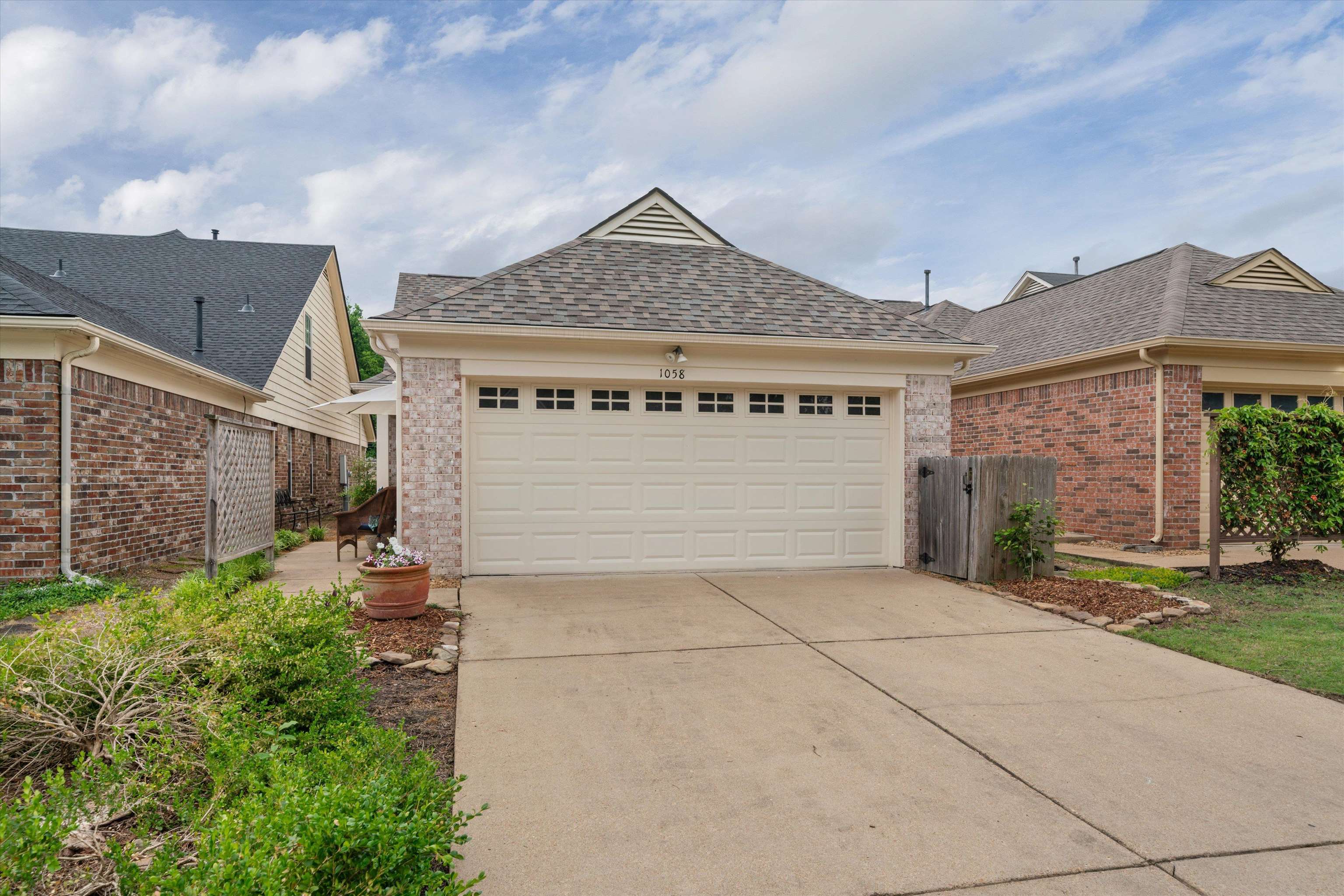 1058 W MONTEBELLO CIR