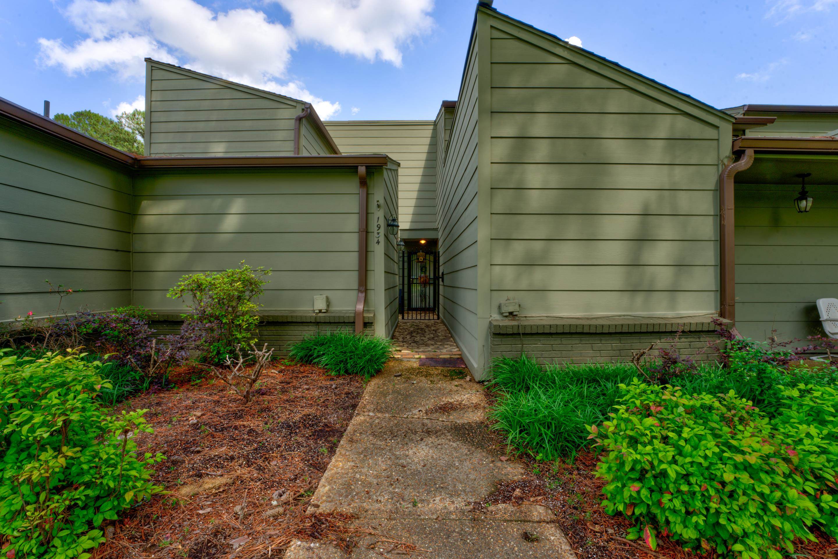 1934 ALLENBY RD Unit: 7
