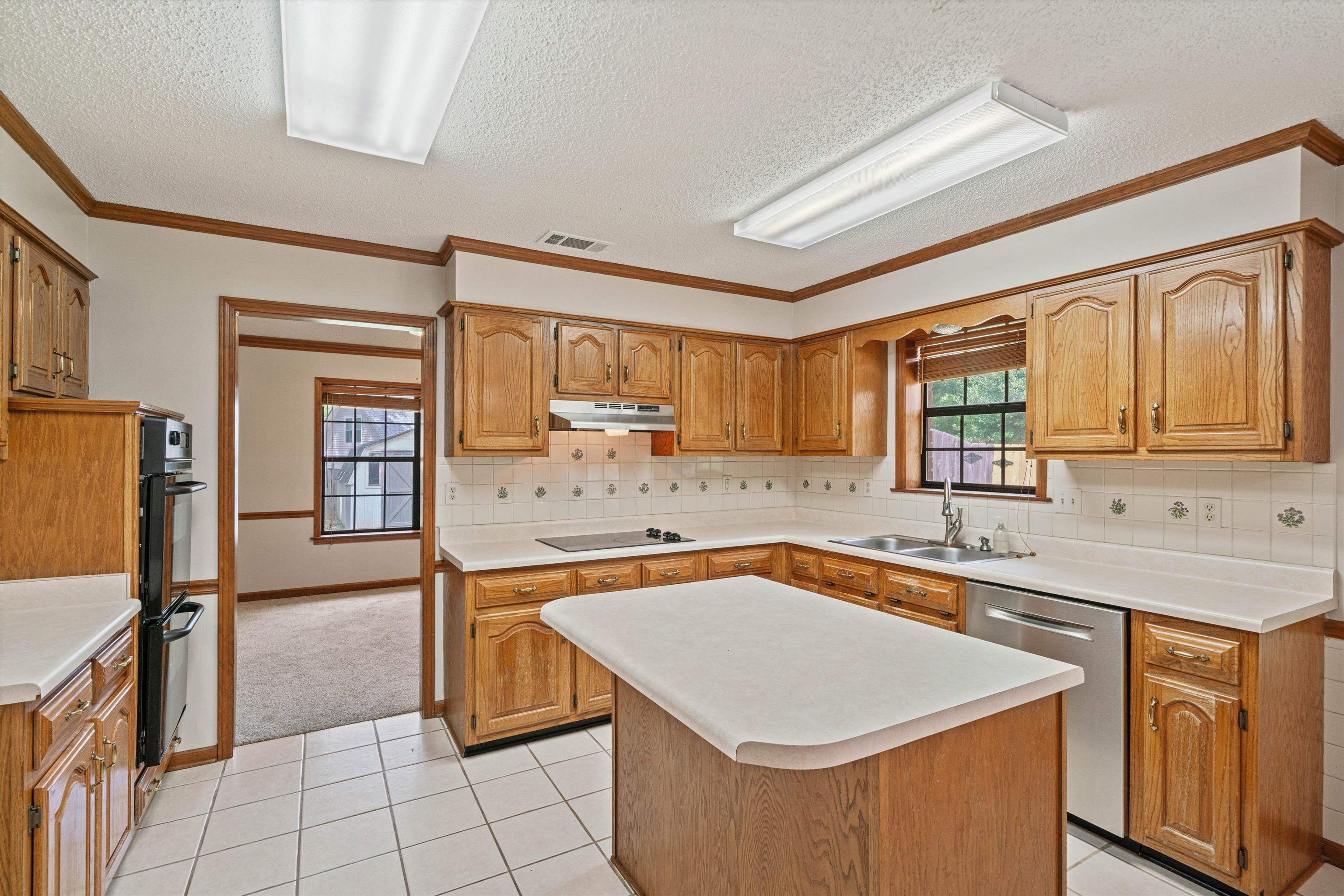 6608 WOODPARK LN