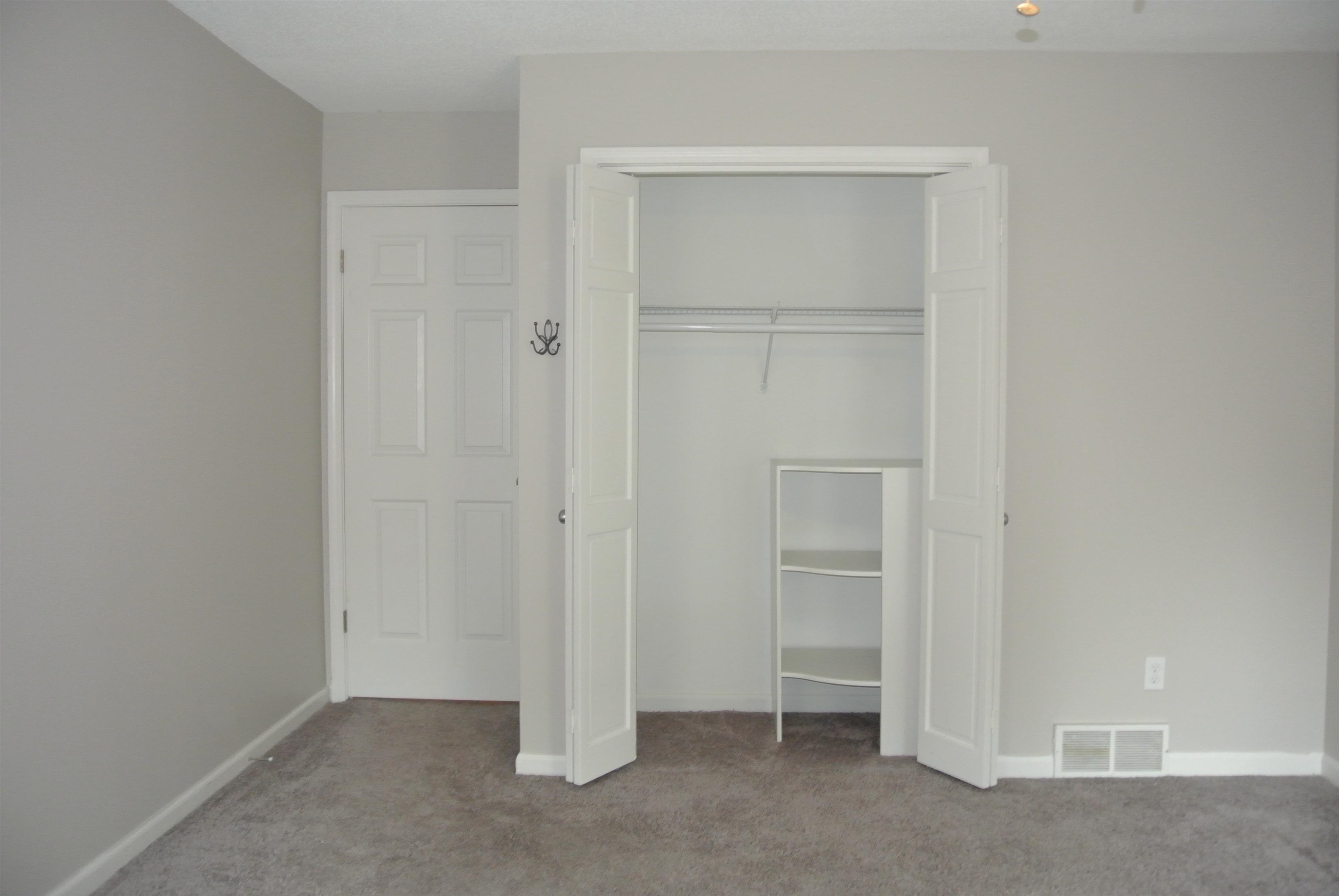6902 MIDHURST RD Unit: 6902
