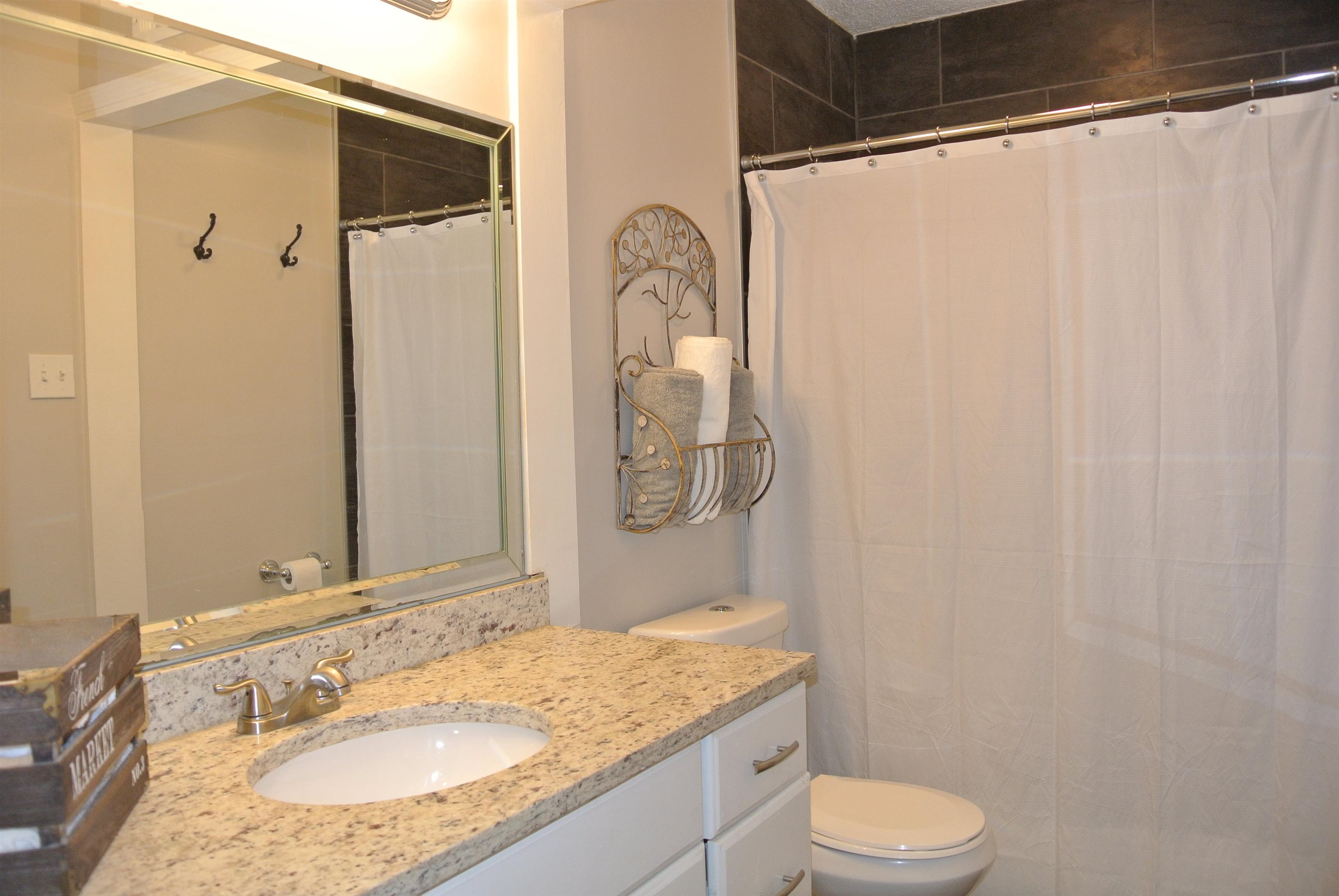 6902 MIDHURST RD Unit: 6902