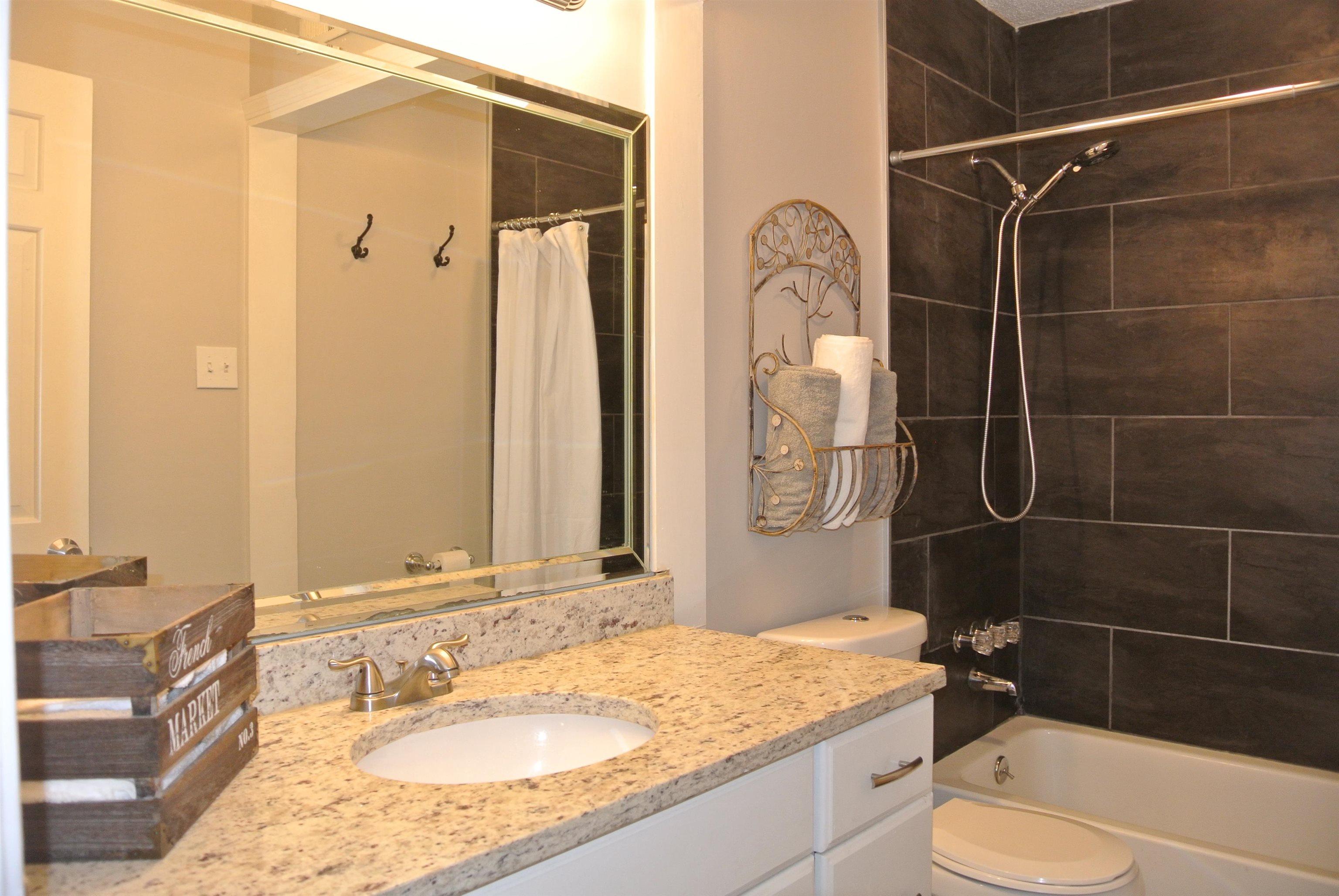 6902 MIDHURST RD Unit: 6902