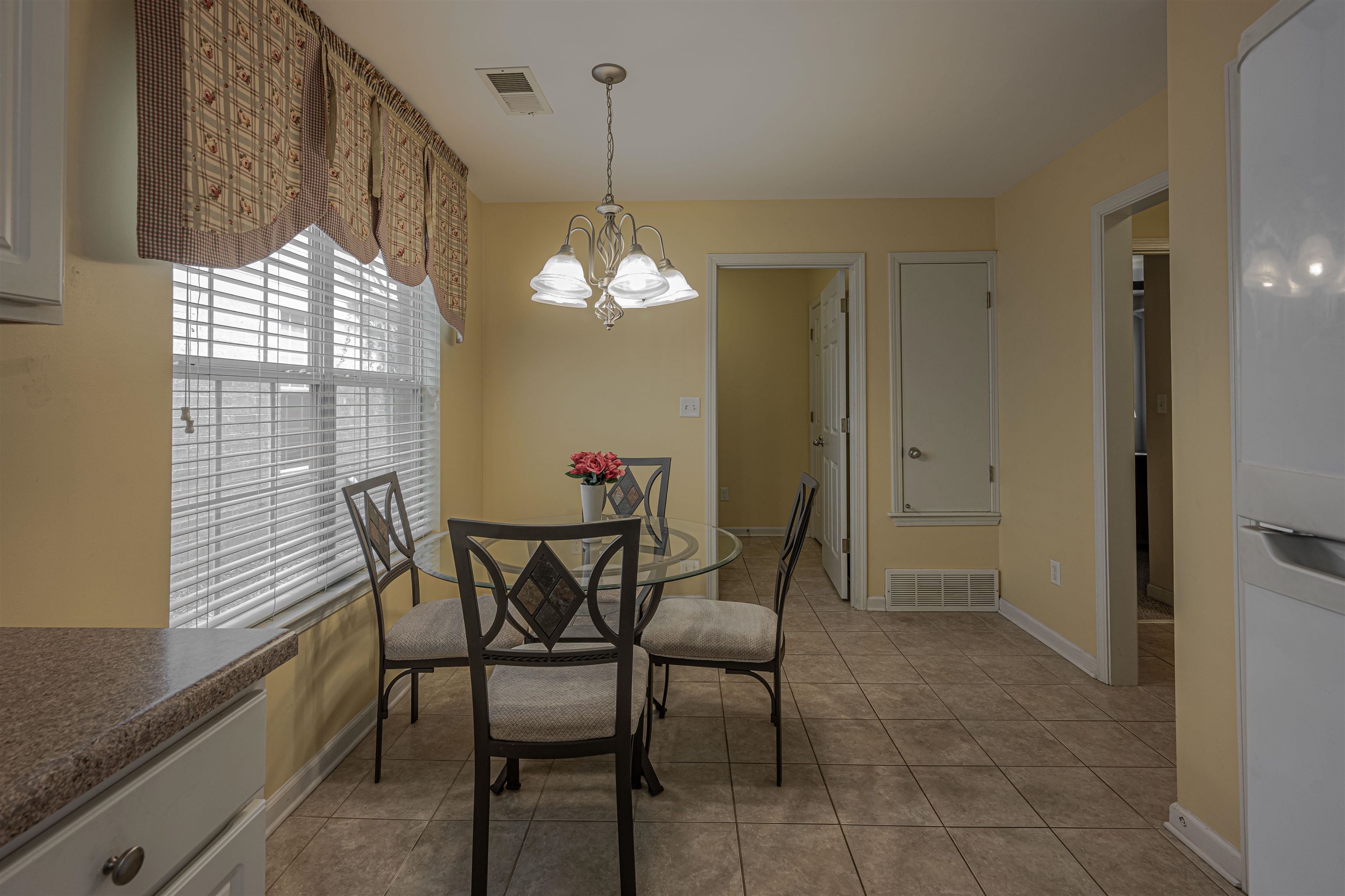 1105 W MONTEBELLO CIR