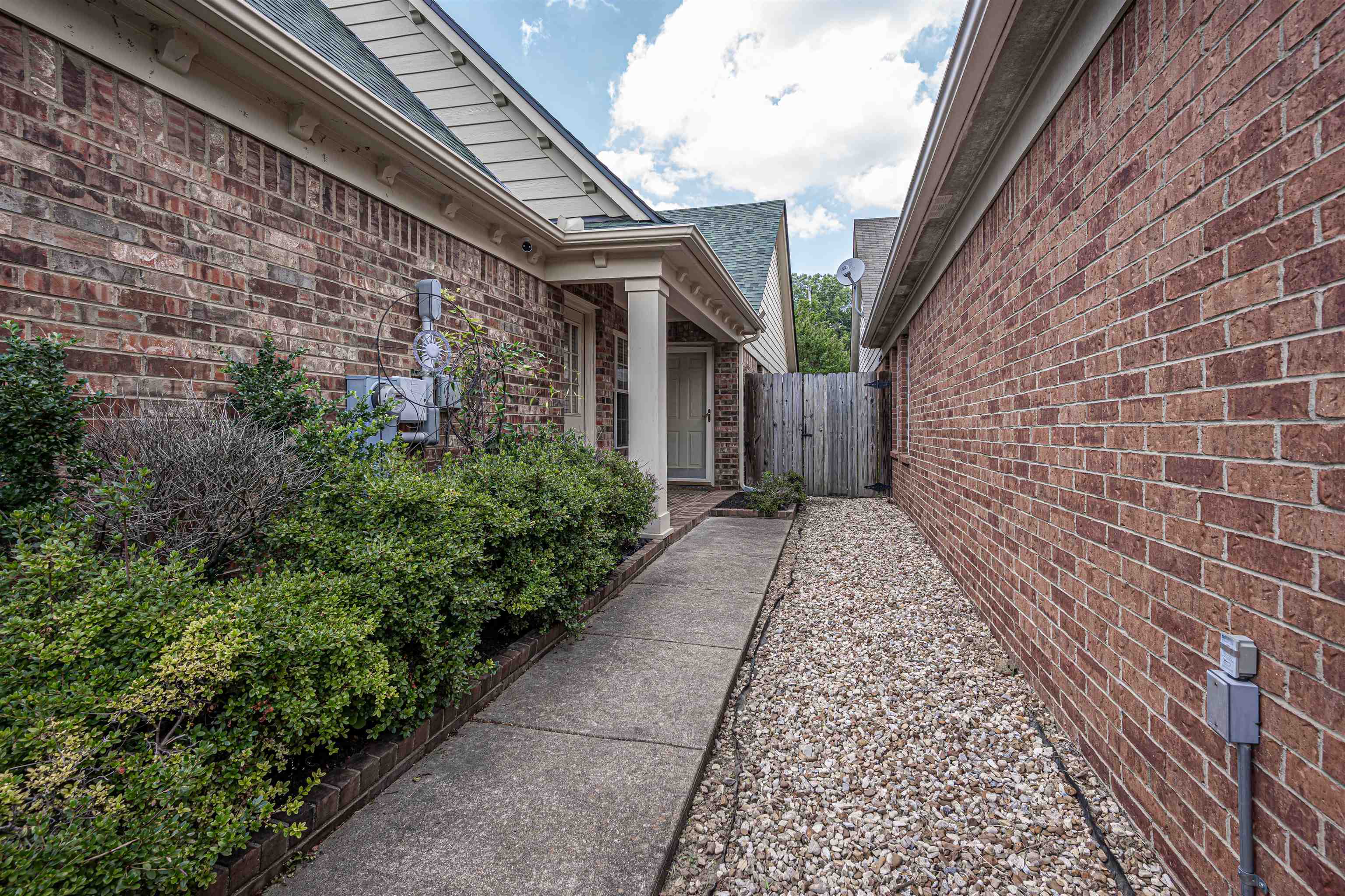 1105 W MONTEBELLO CIR