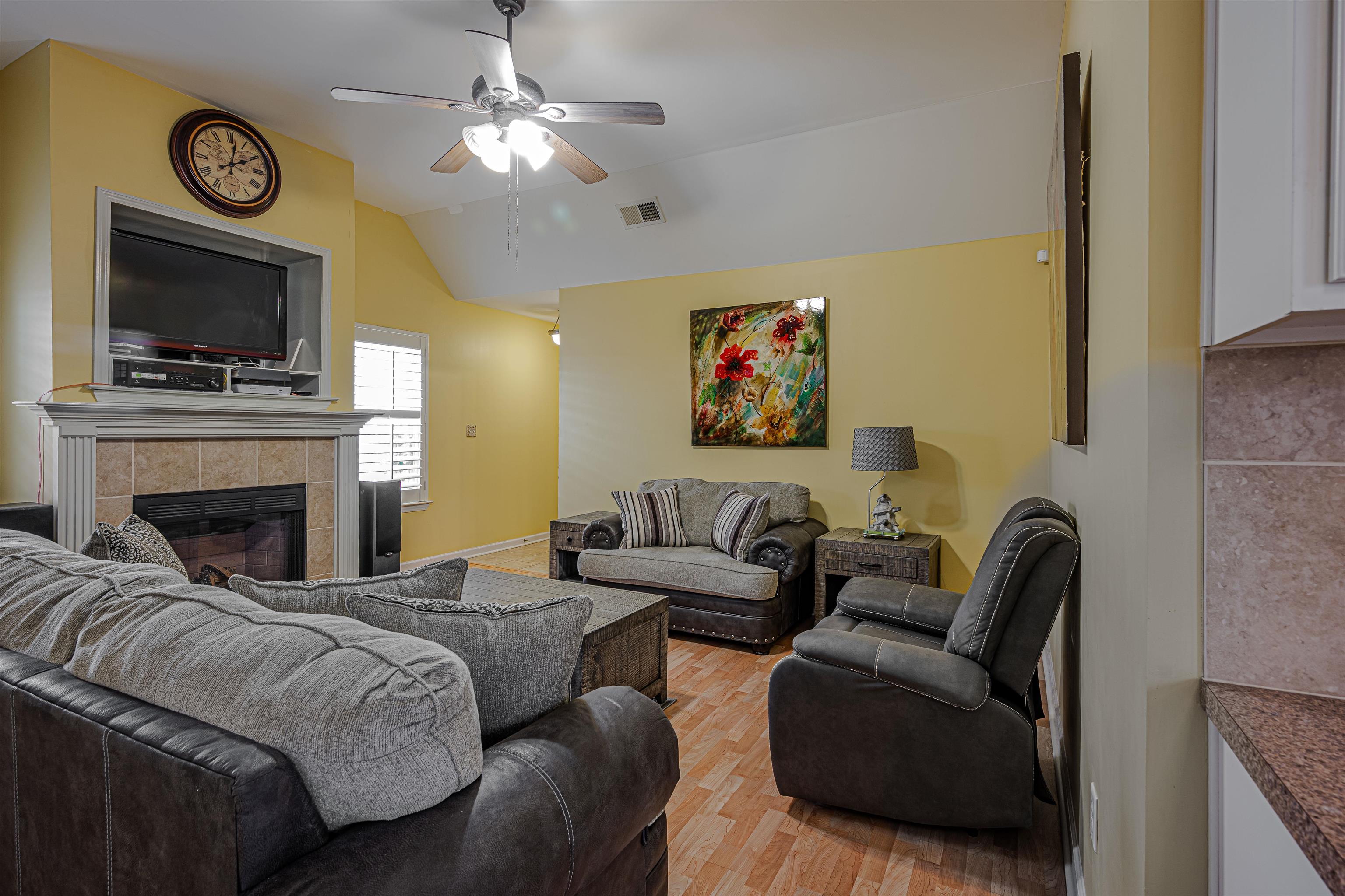 1105 W MONTEBELLO CIR
