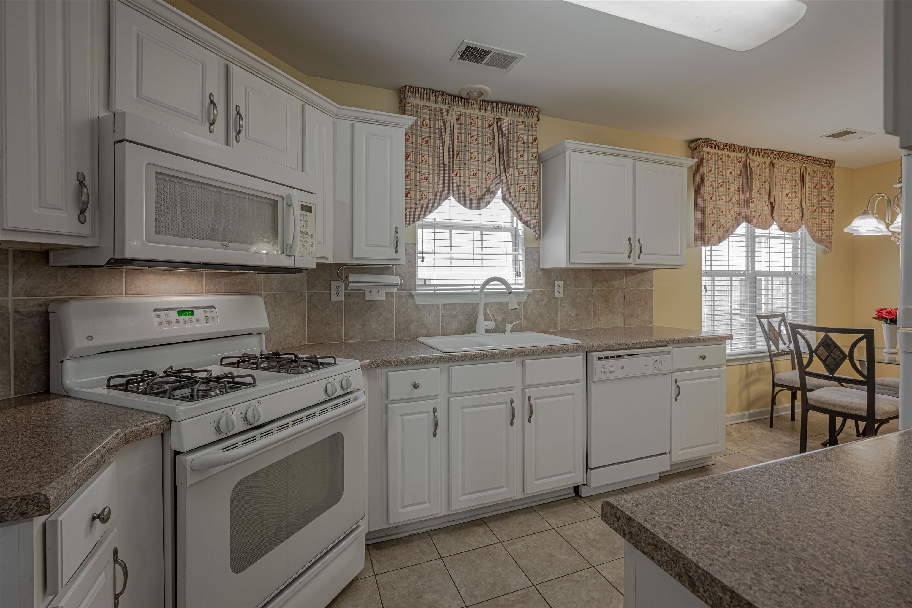 1105 W MONTEBELLO CIR