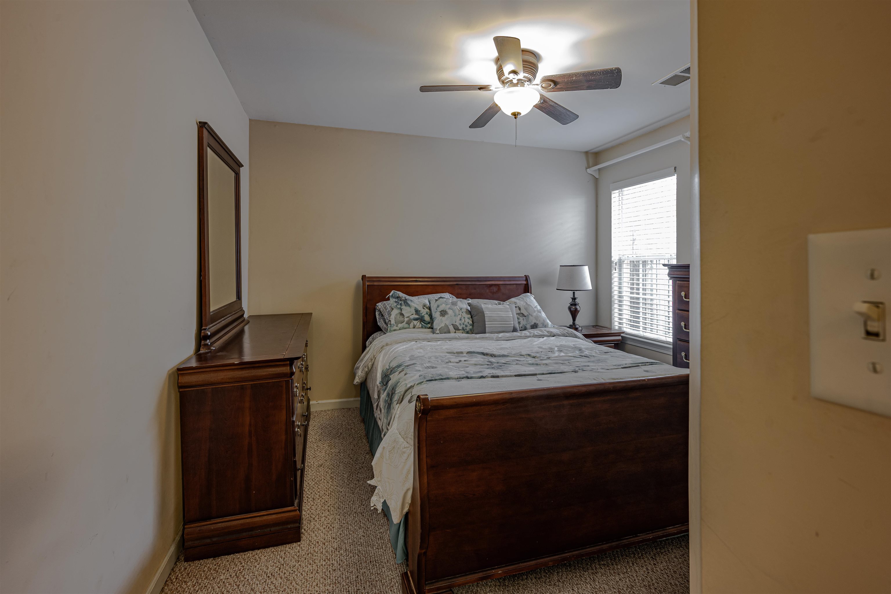 1105 W MONTEBELLO CIR