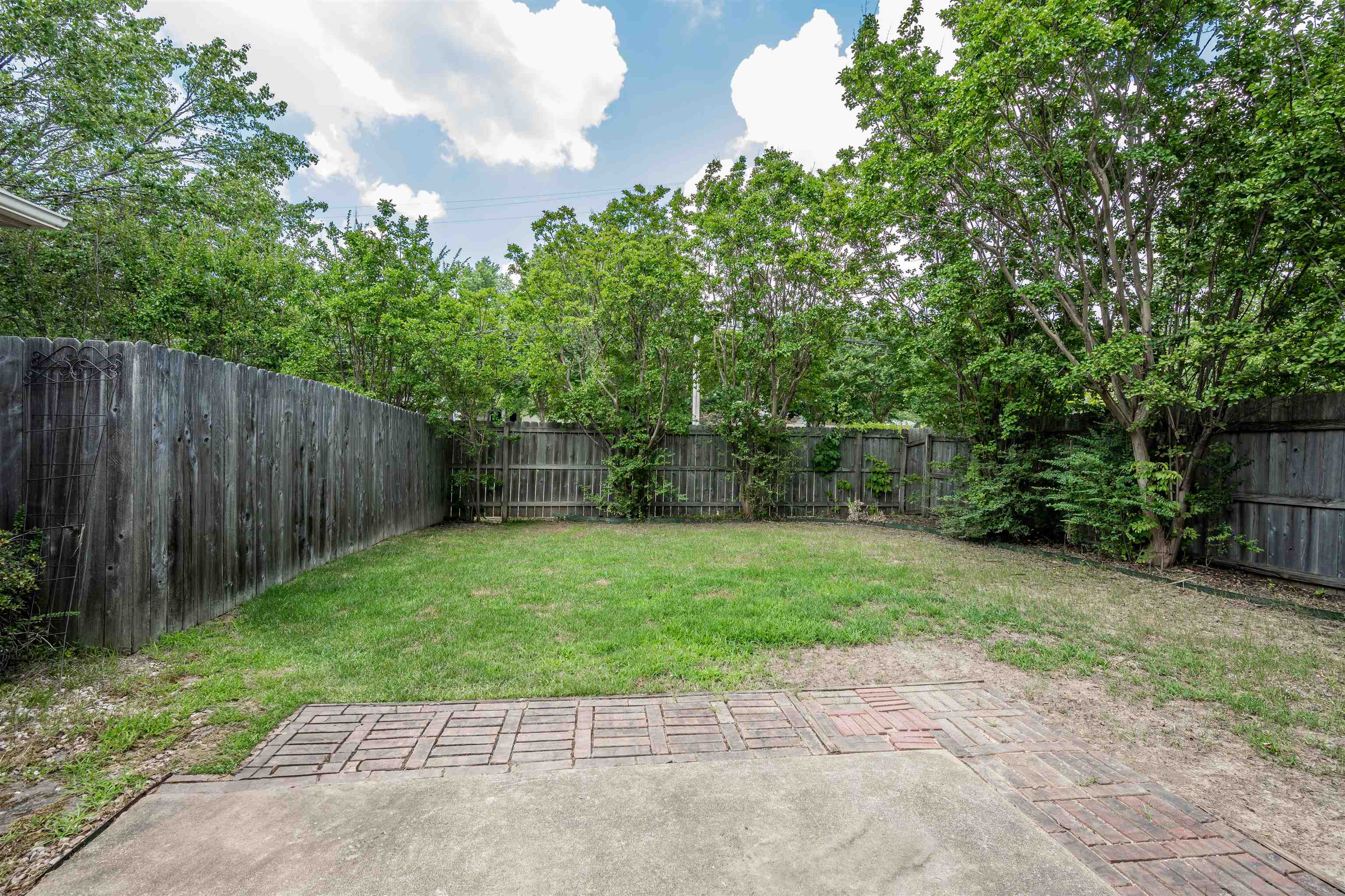 1105 W MONTEBELLO CIR