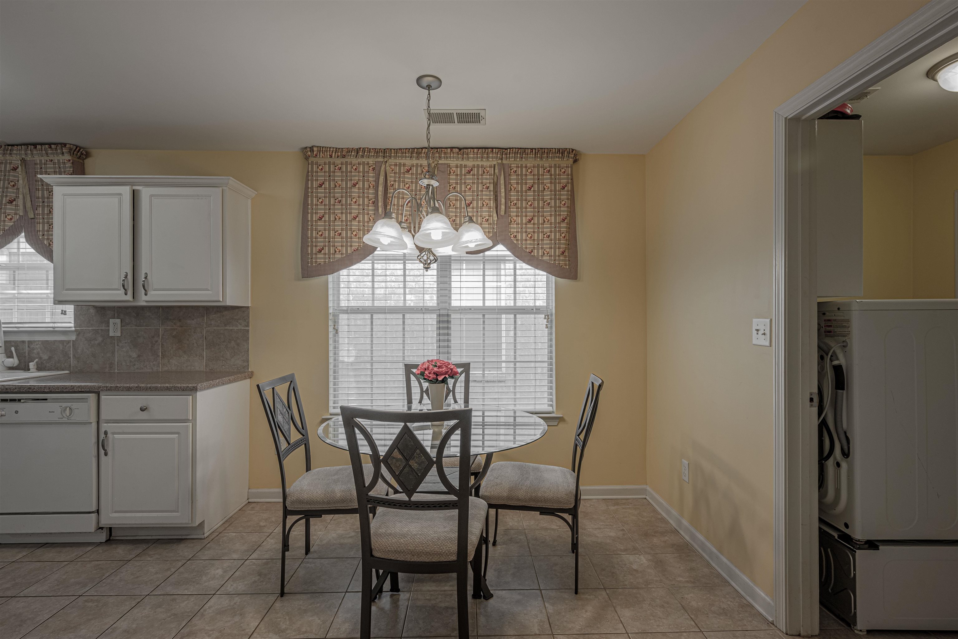1105 W MONTEBELLO CIR