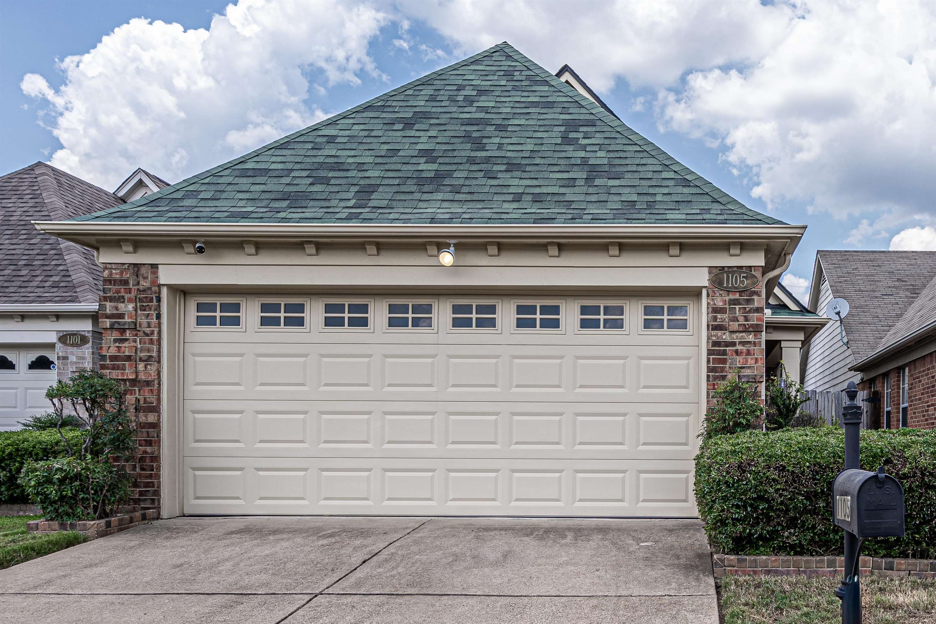 1105 W MONTEBELLO CIR