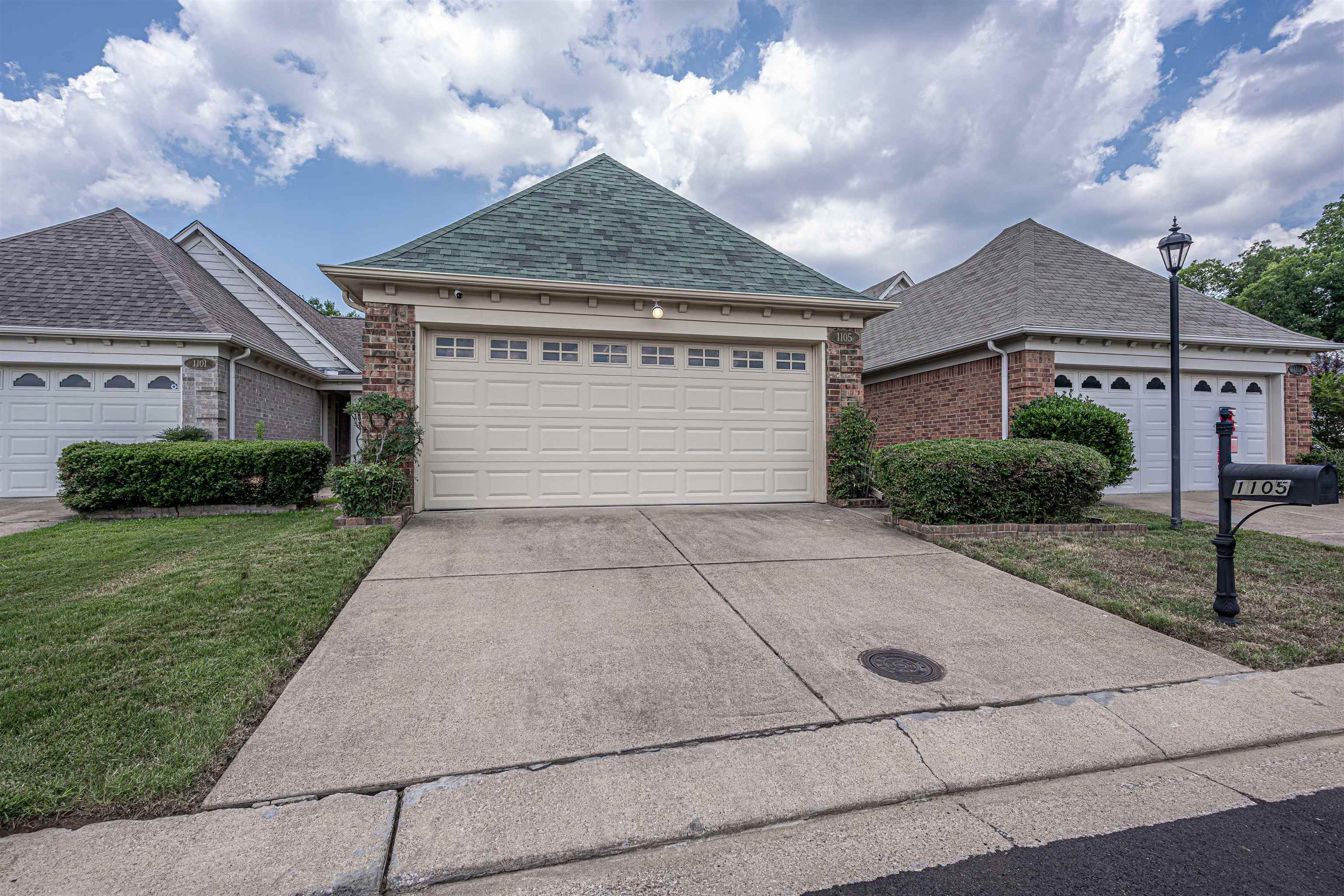 1105 W MONTEBELLO CIR