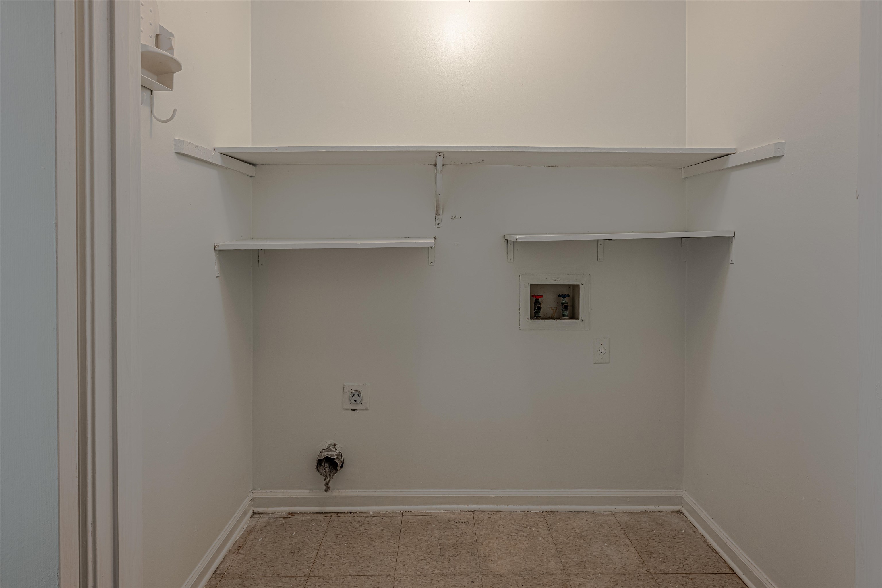 4391 CHAPEL CV