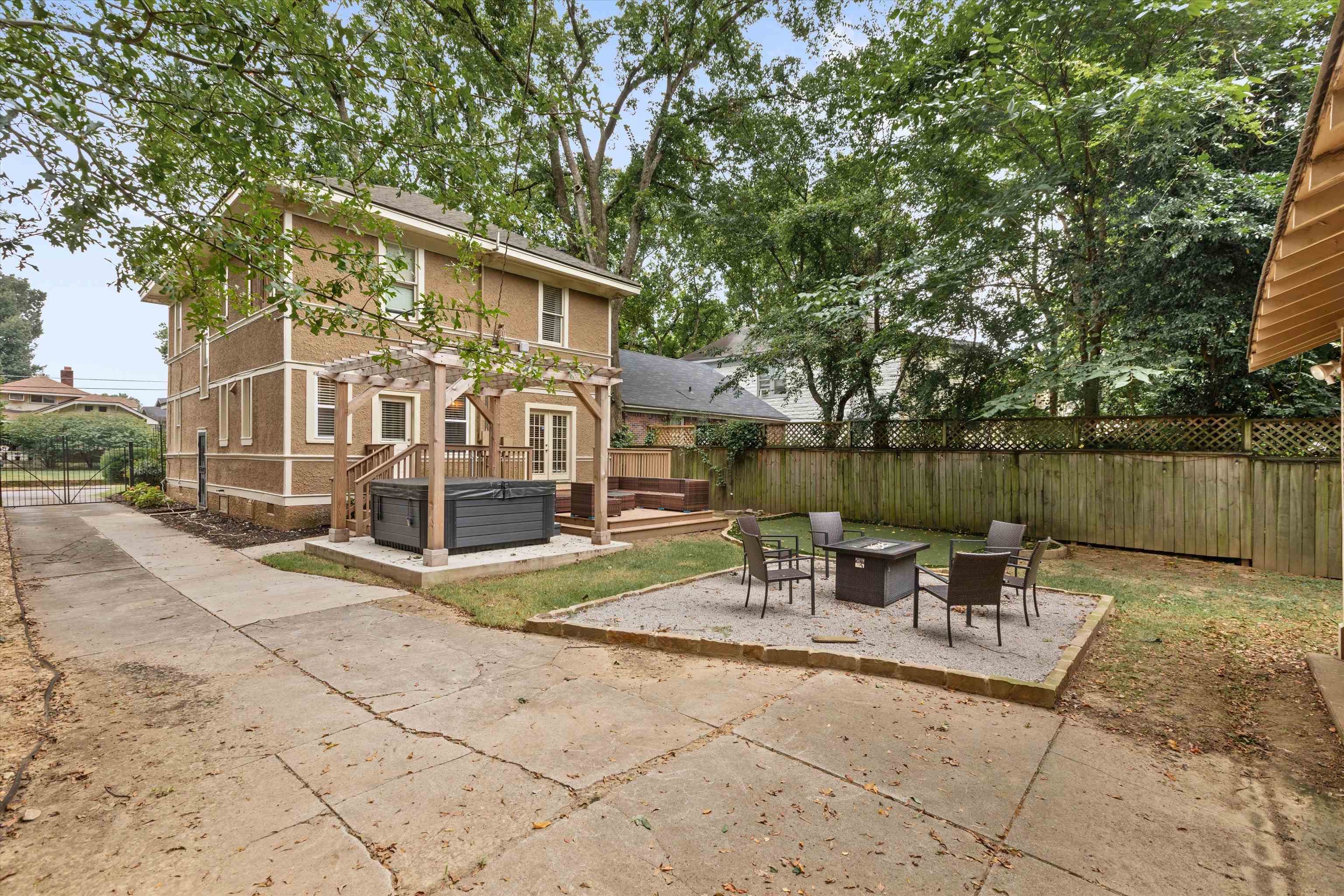 1752 LAWRENCE AVE