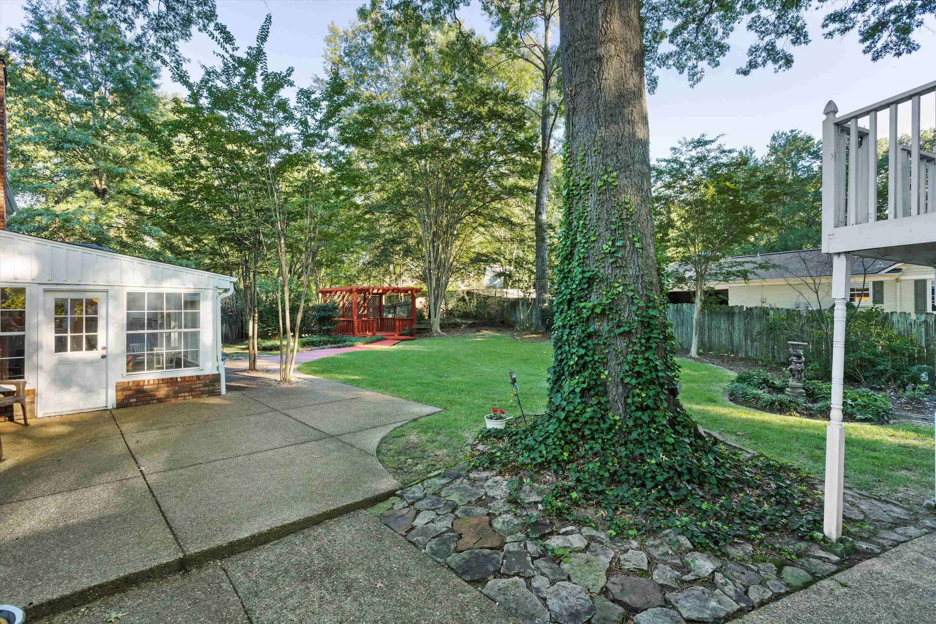9027 LATIMER DR