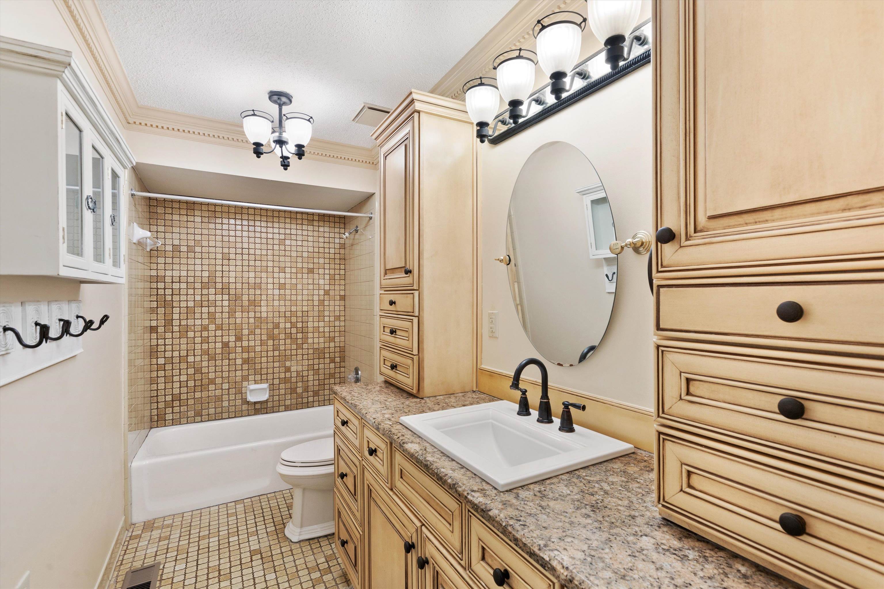9027 LATIMER DR