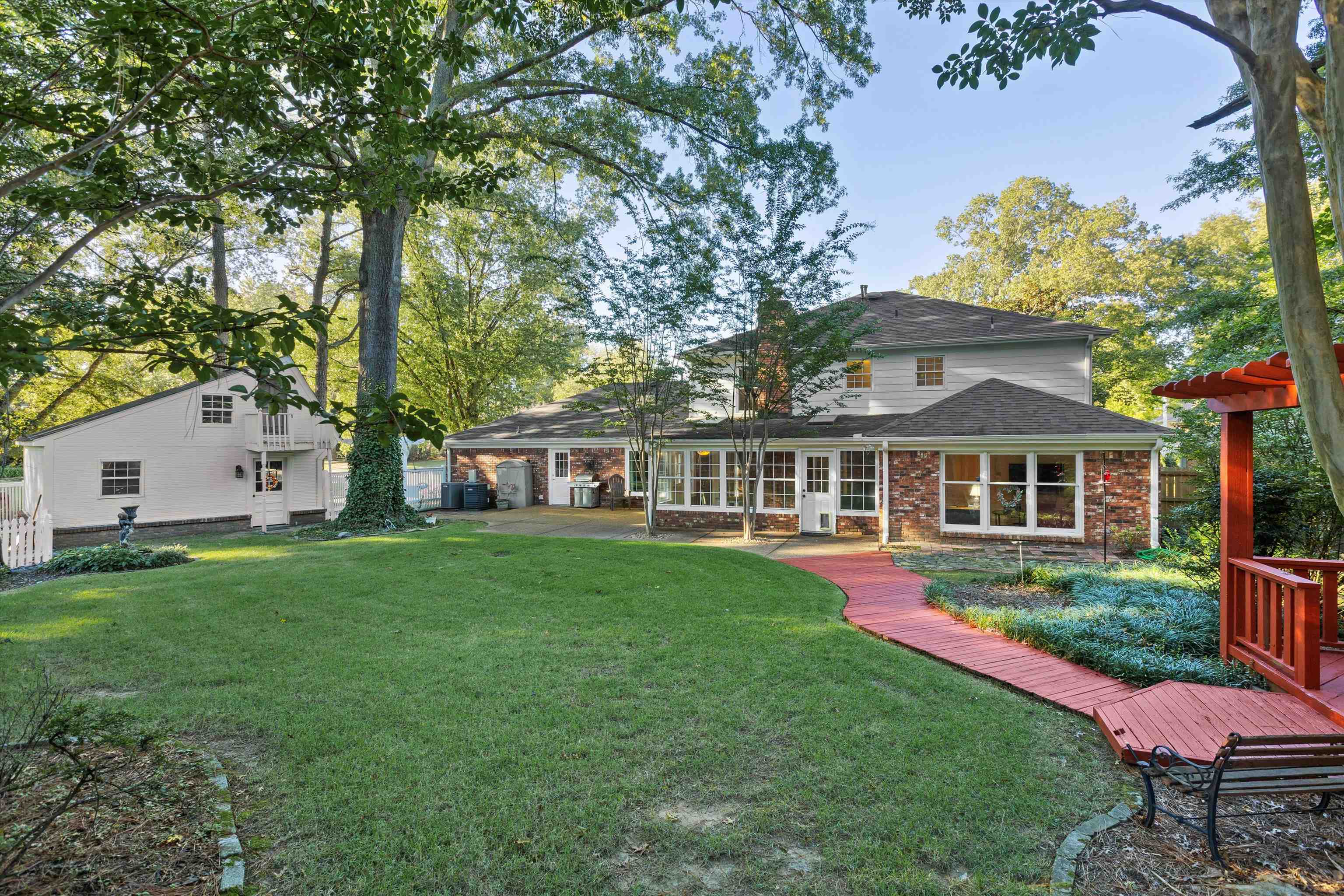 9027 LATIMER DR