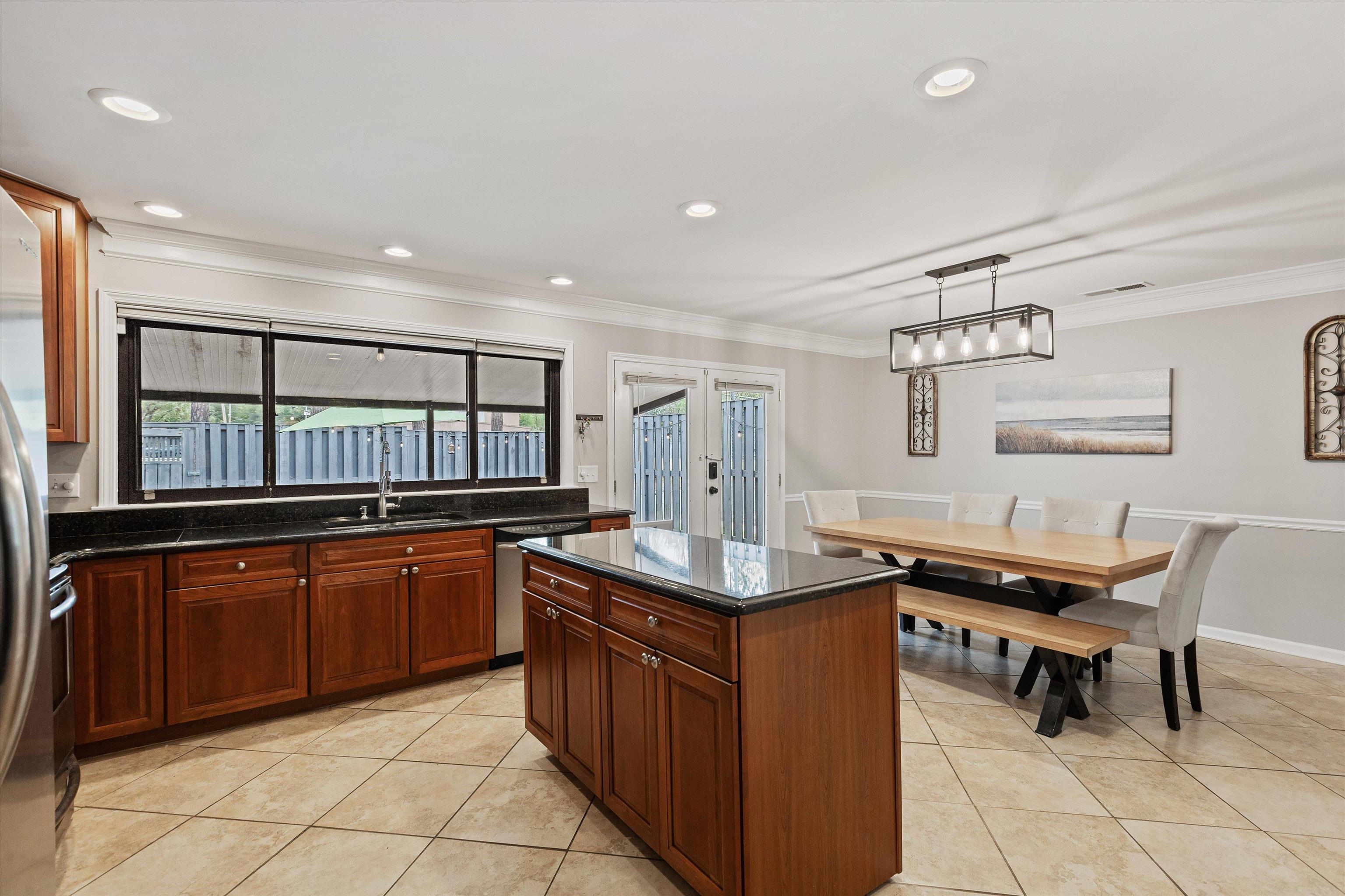 967 GREEN OAKS DR