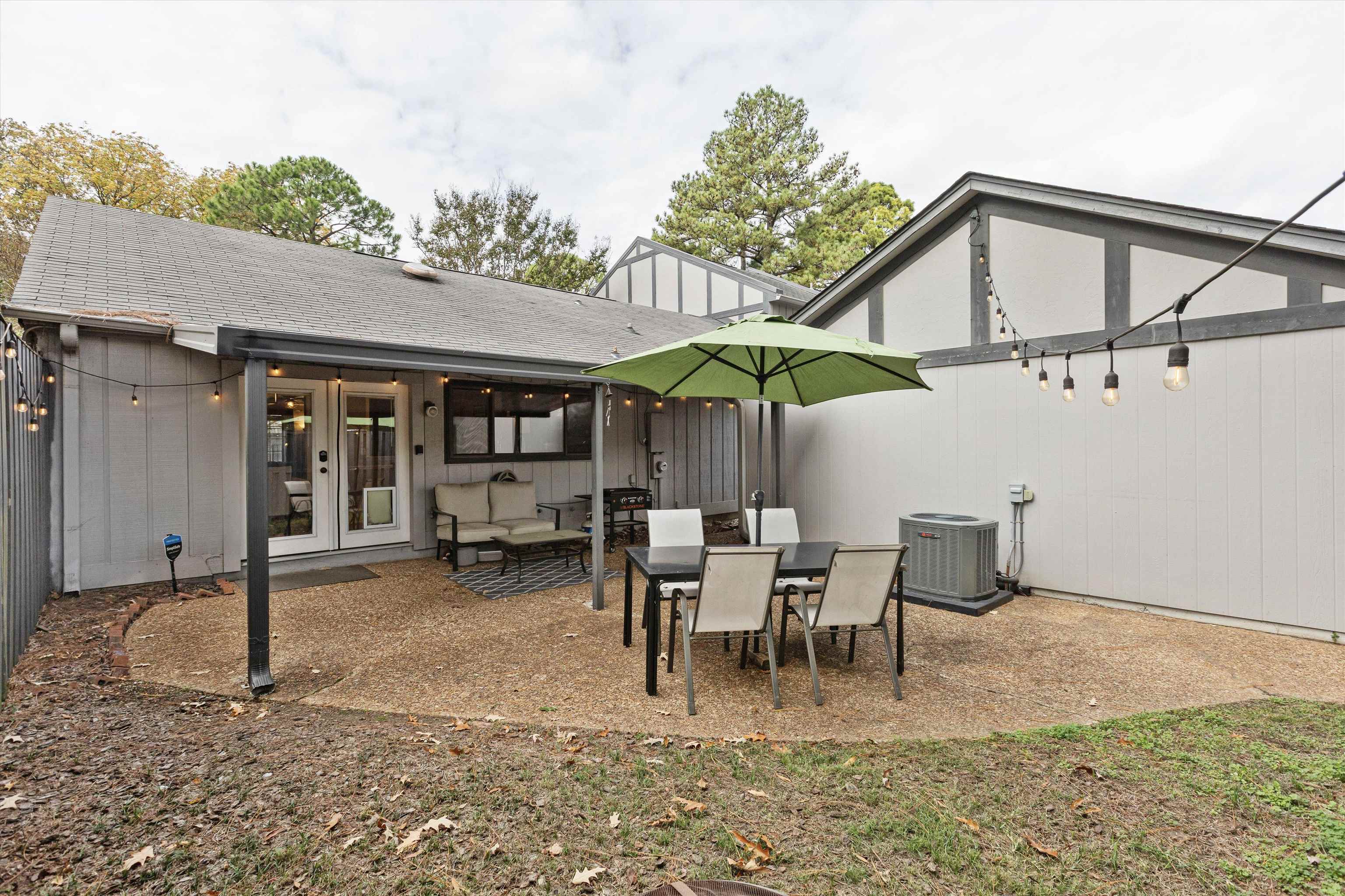 967 GREEN OAKS DR