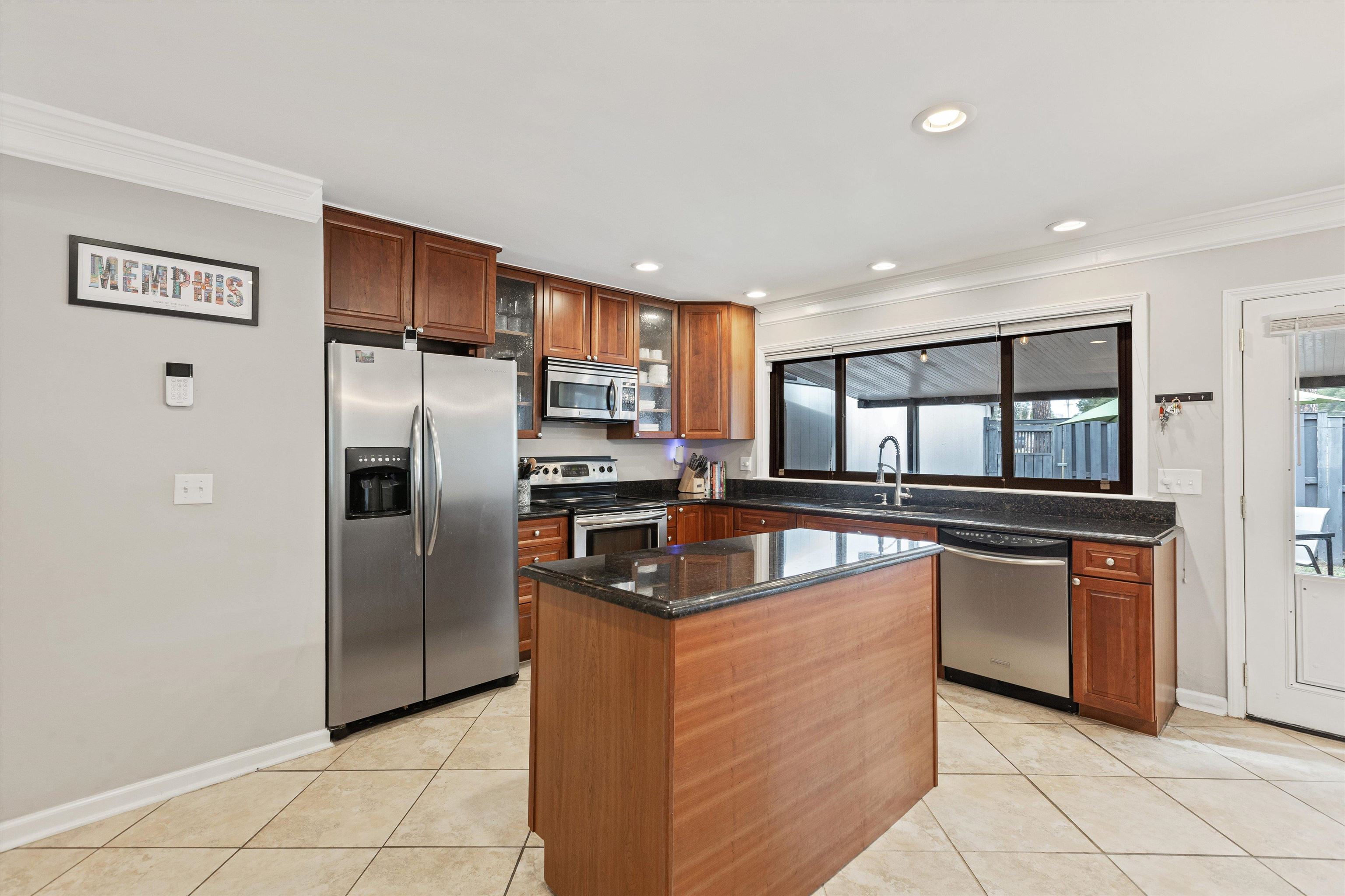967 GREEN OAKS DR