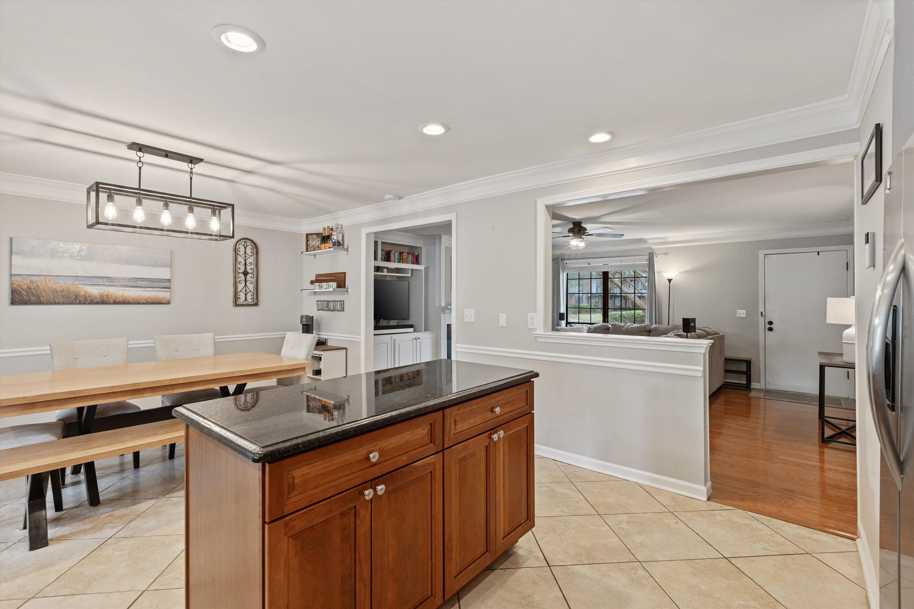 967 GREEN OAKS DR