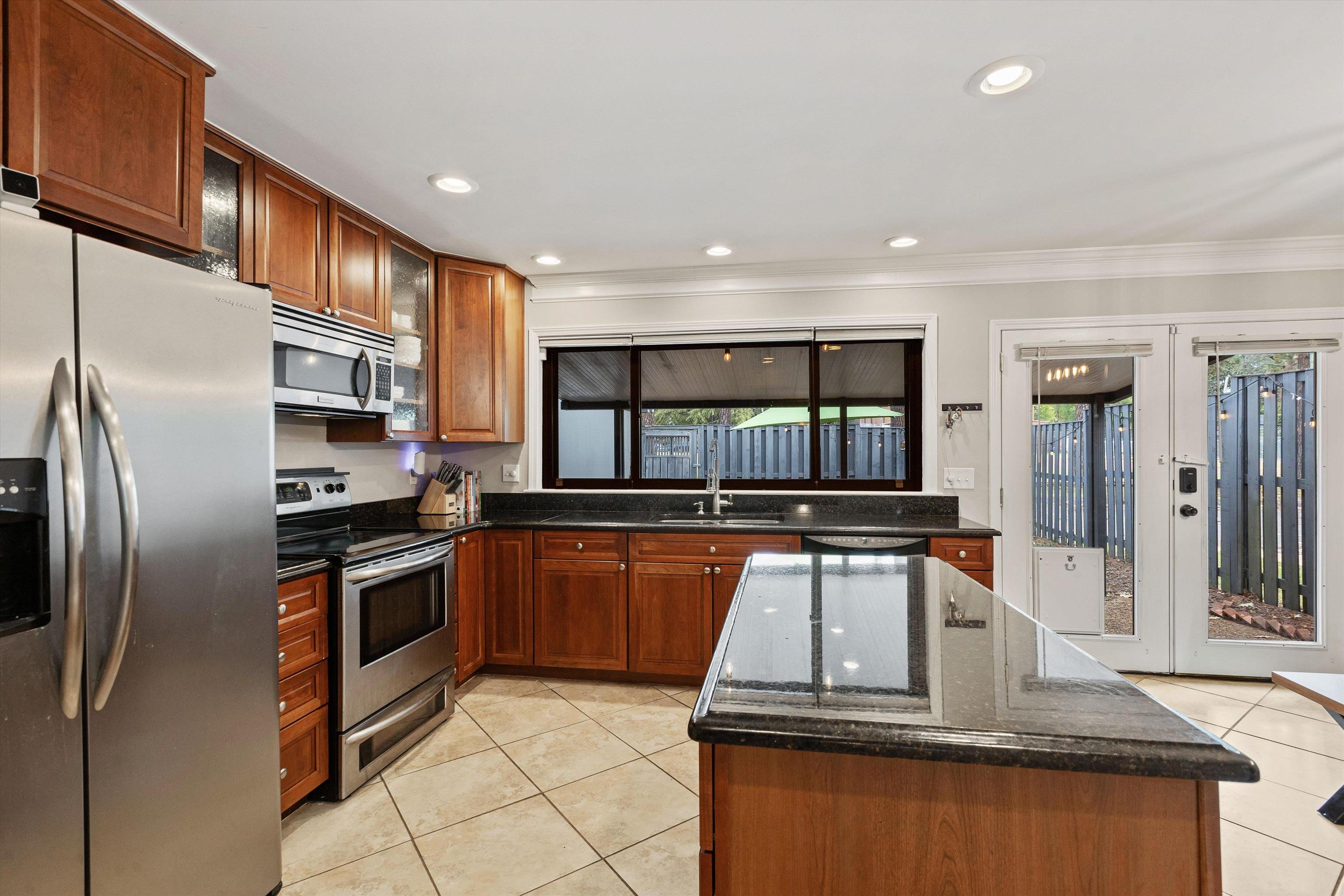 967 GREEN OAKS DR