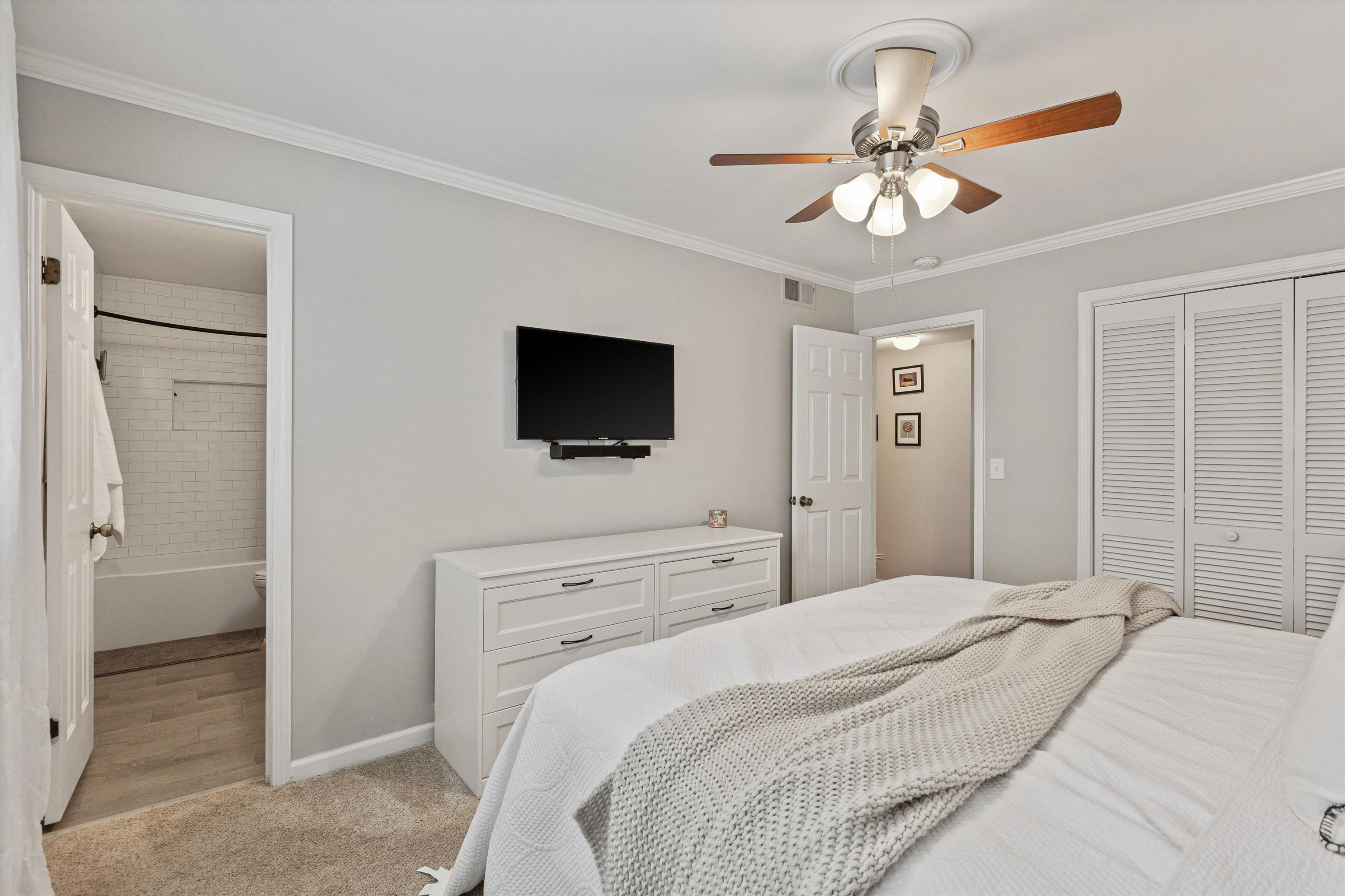 967 GREEN OAKS DR