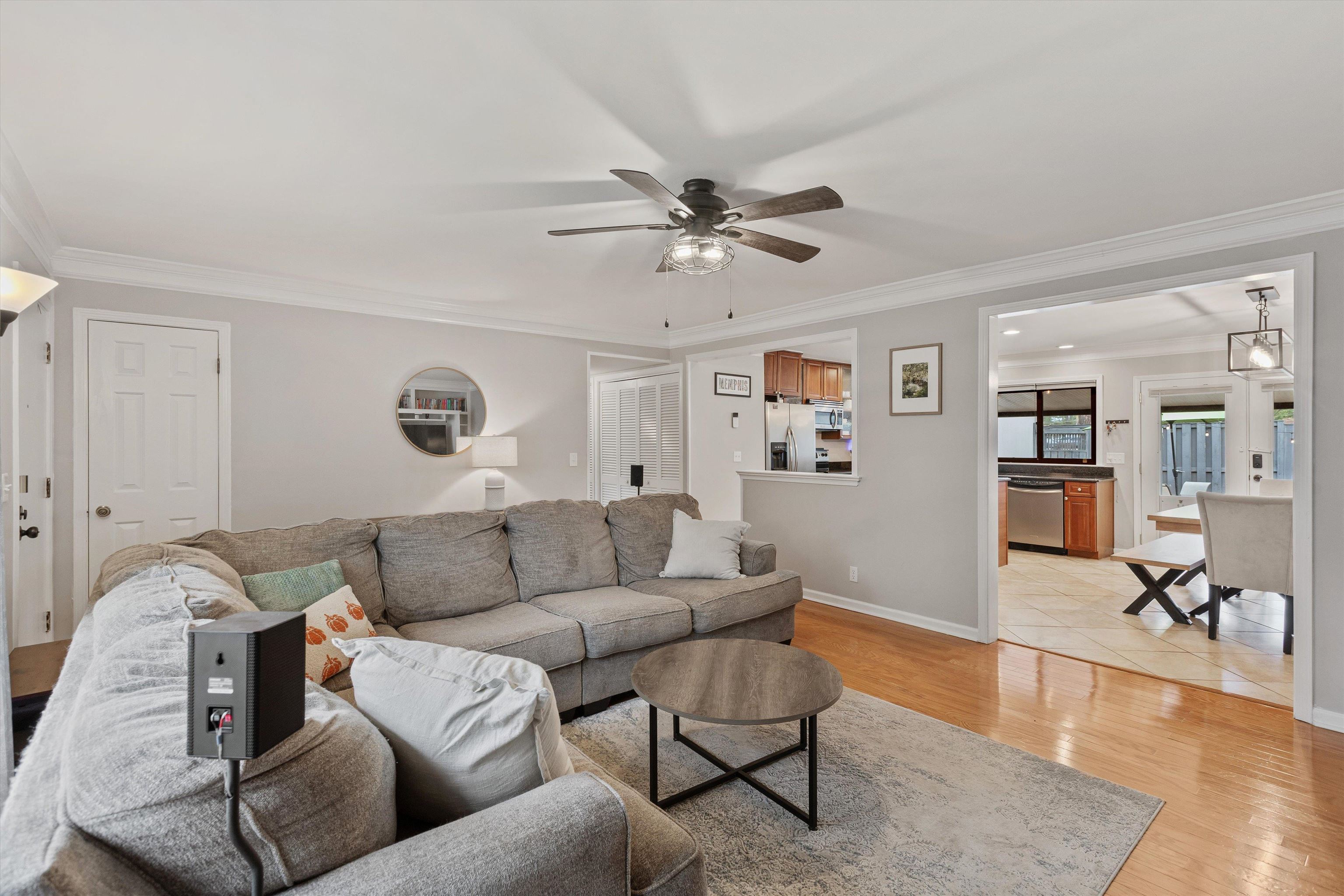 967 GREEN OAKS DR