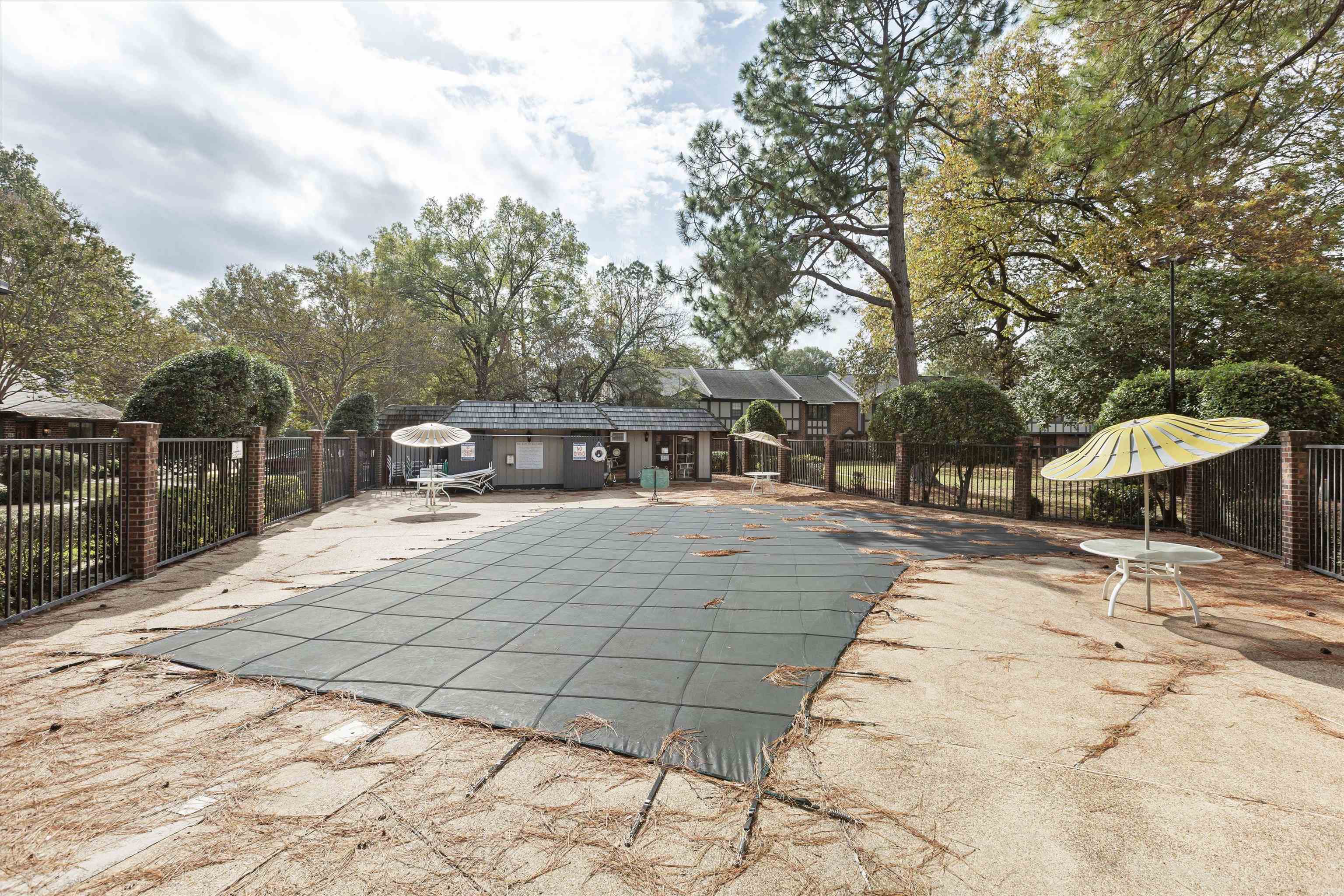 967 GREEN OAKS DR