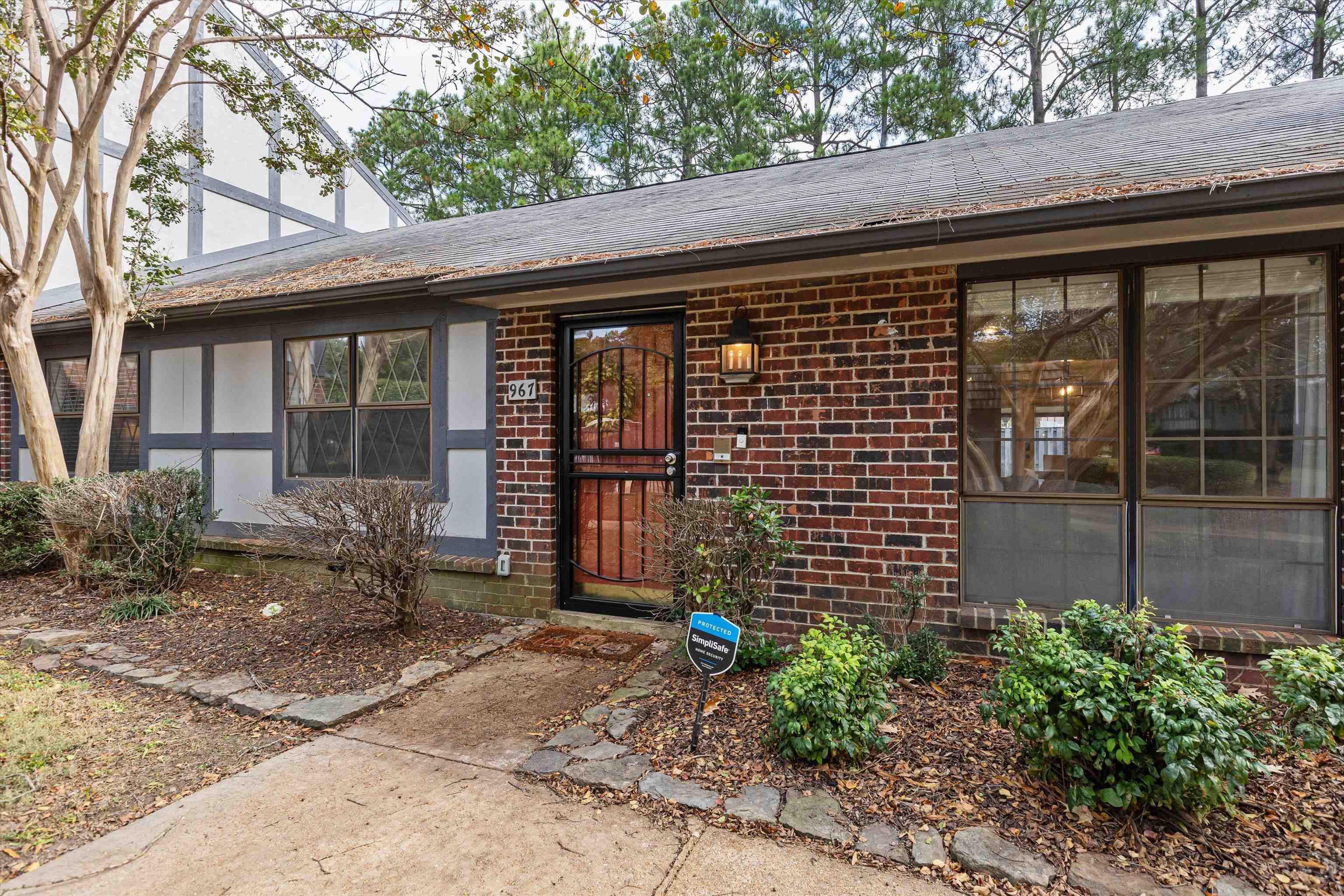 967 GREEN OAKS DR