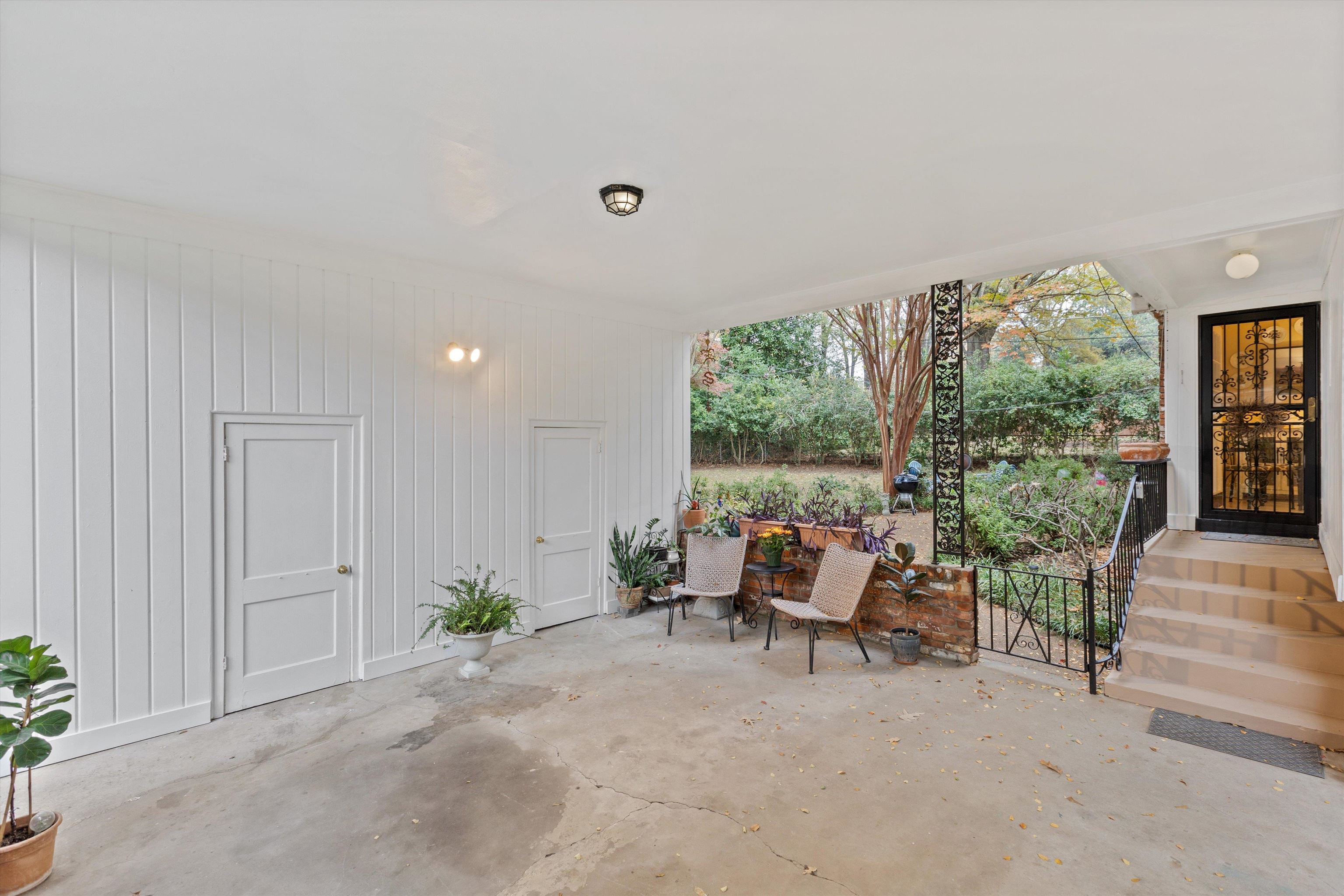 4220 WOODCREST DR