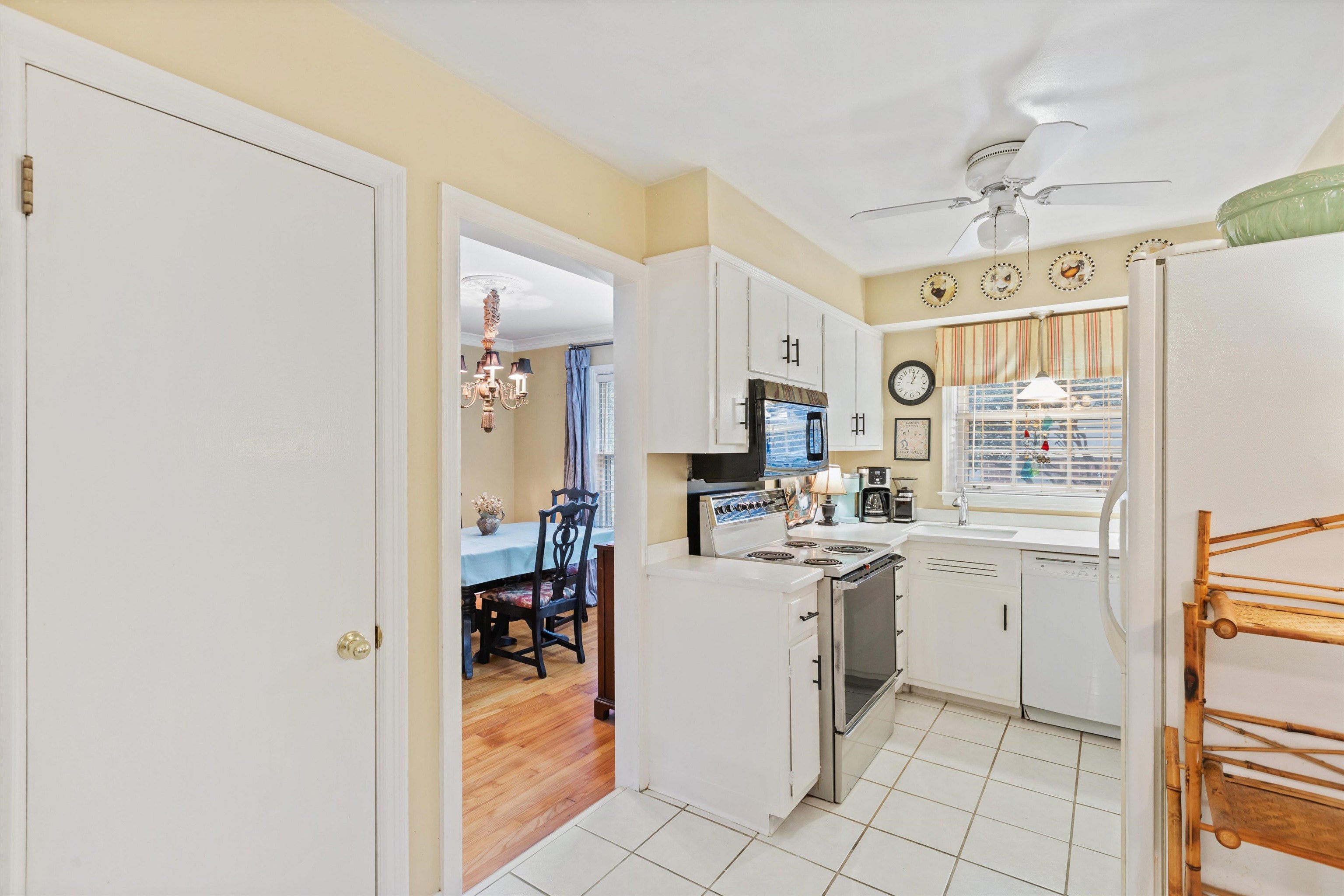 4220 WOODCREST DR