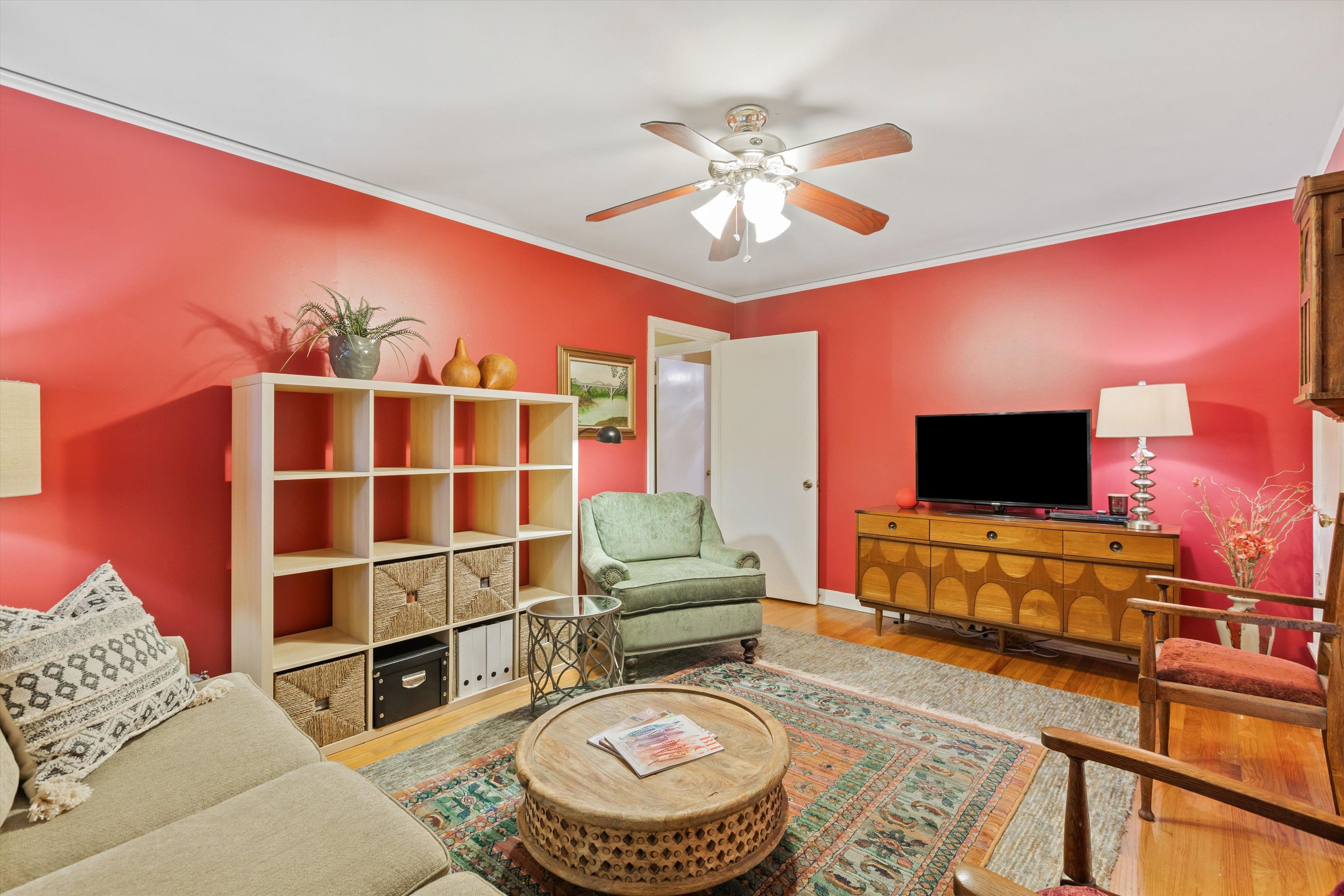 4220 WOODCREST DR