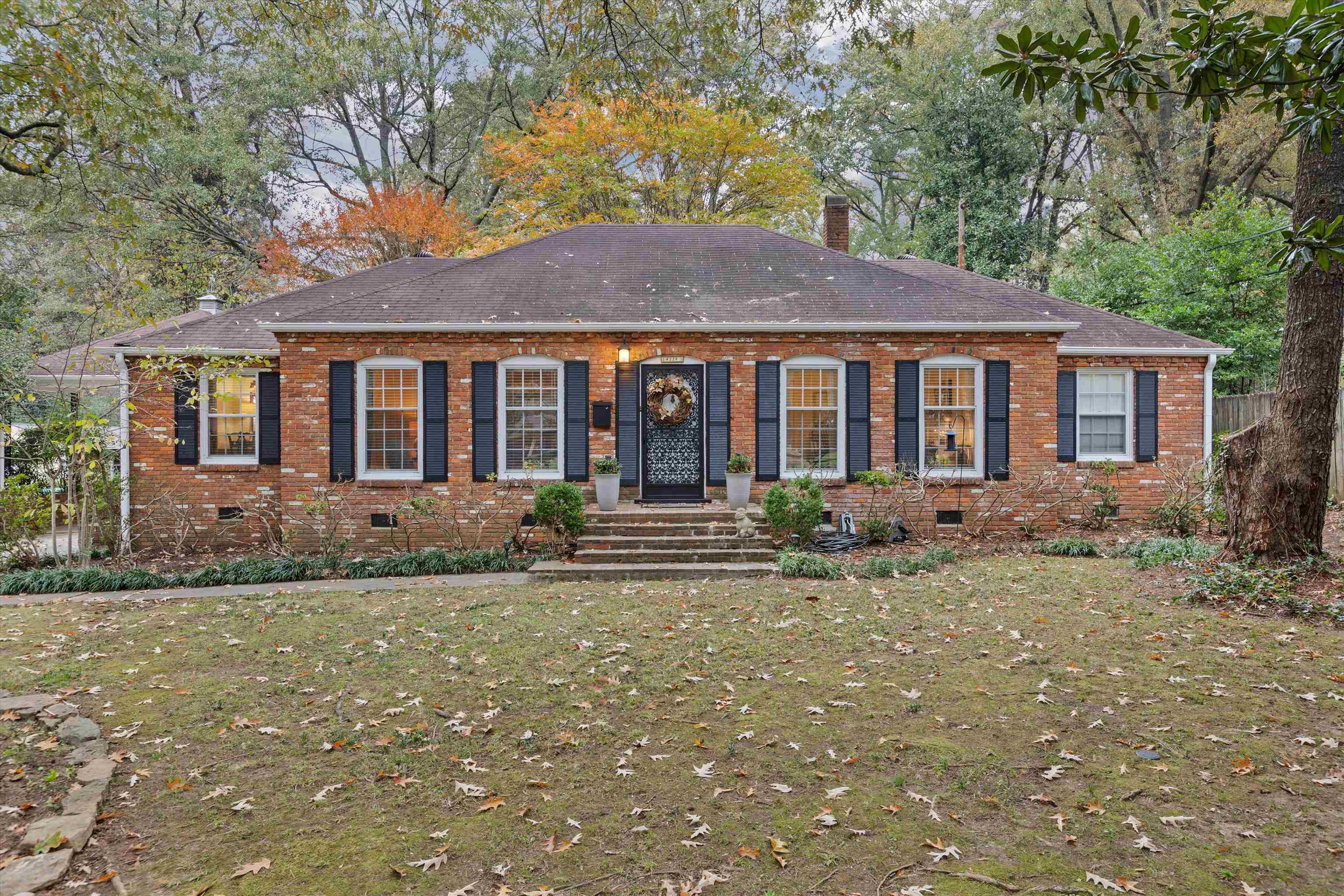 4220 WOODCREST DR