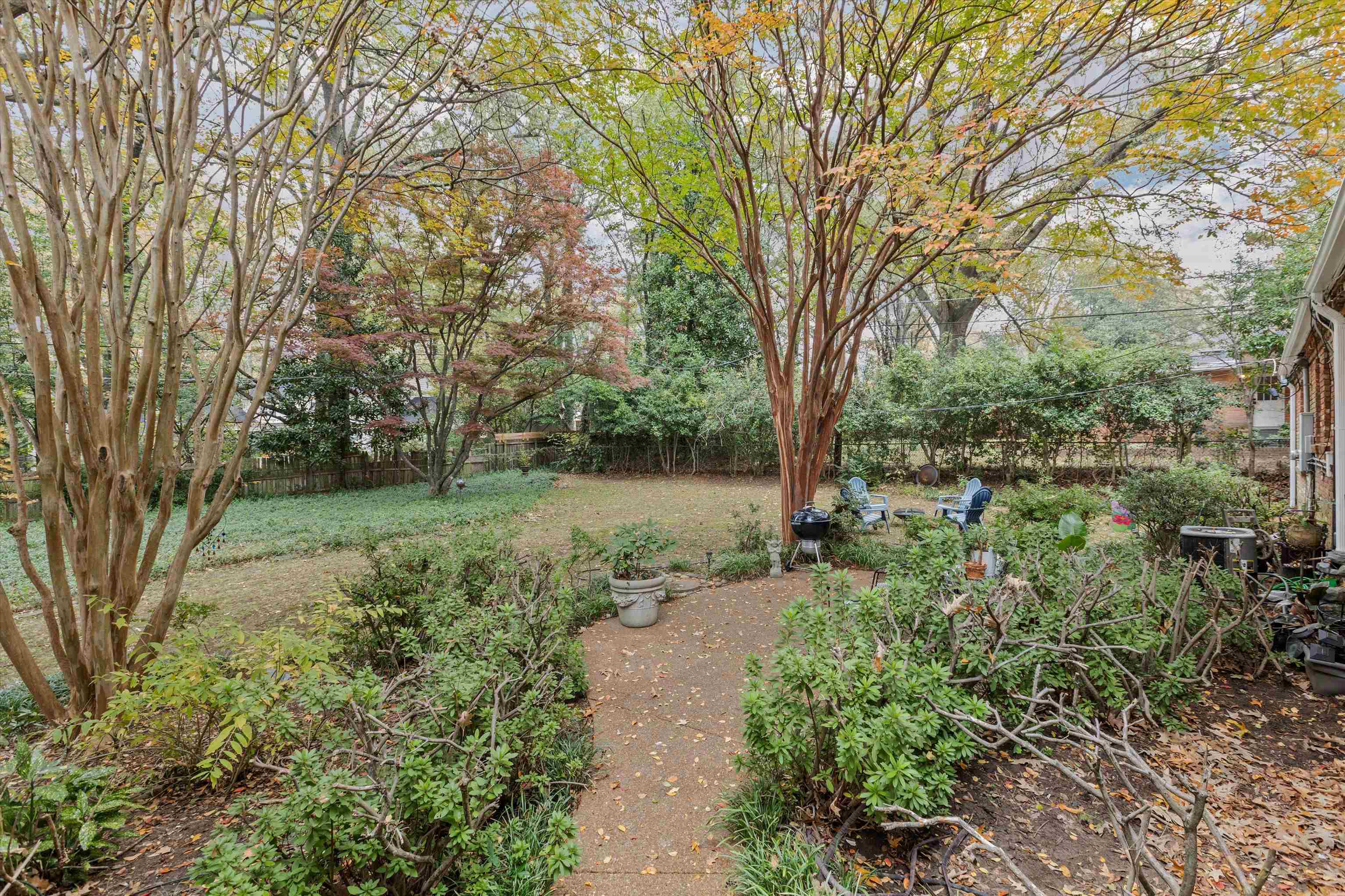 4220 WOODCREST DR