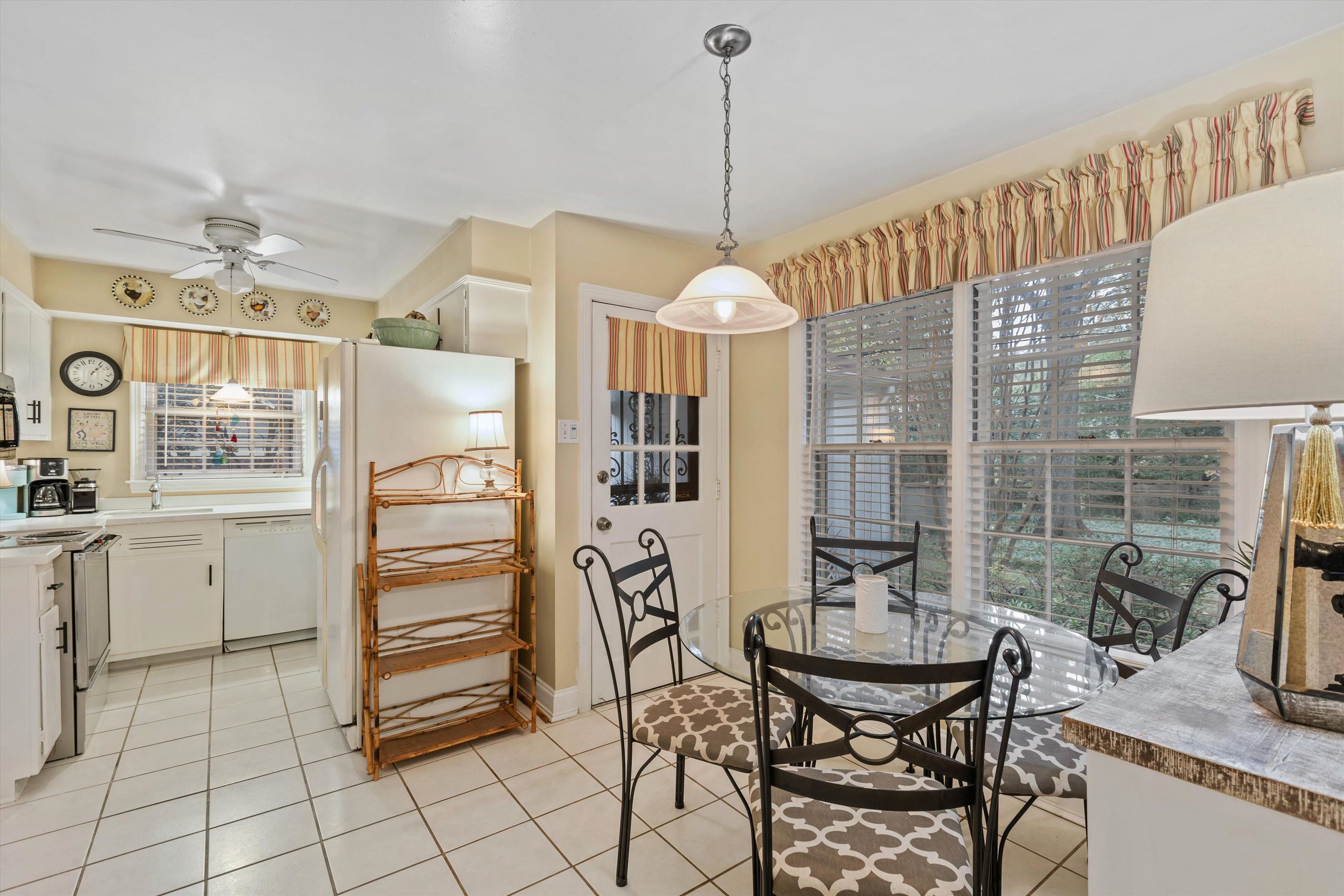 4220 WOODCREST DR