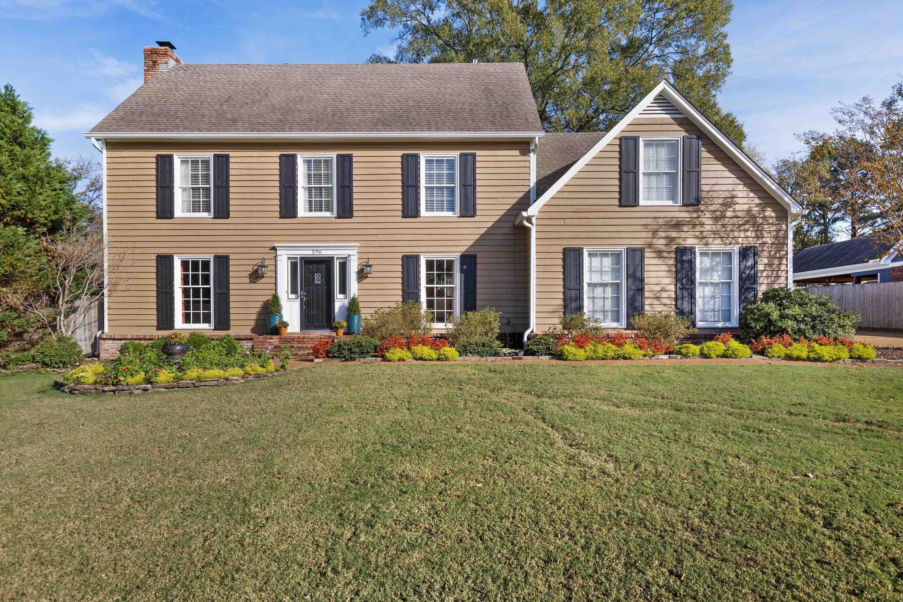 596 SIX CROWNS DR