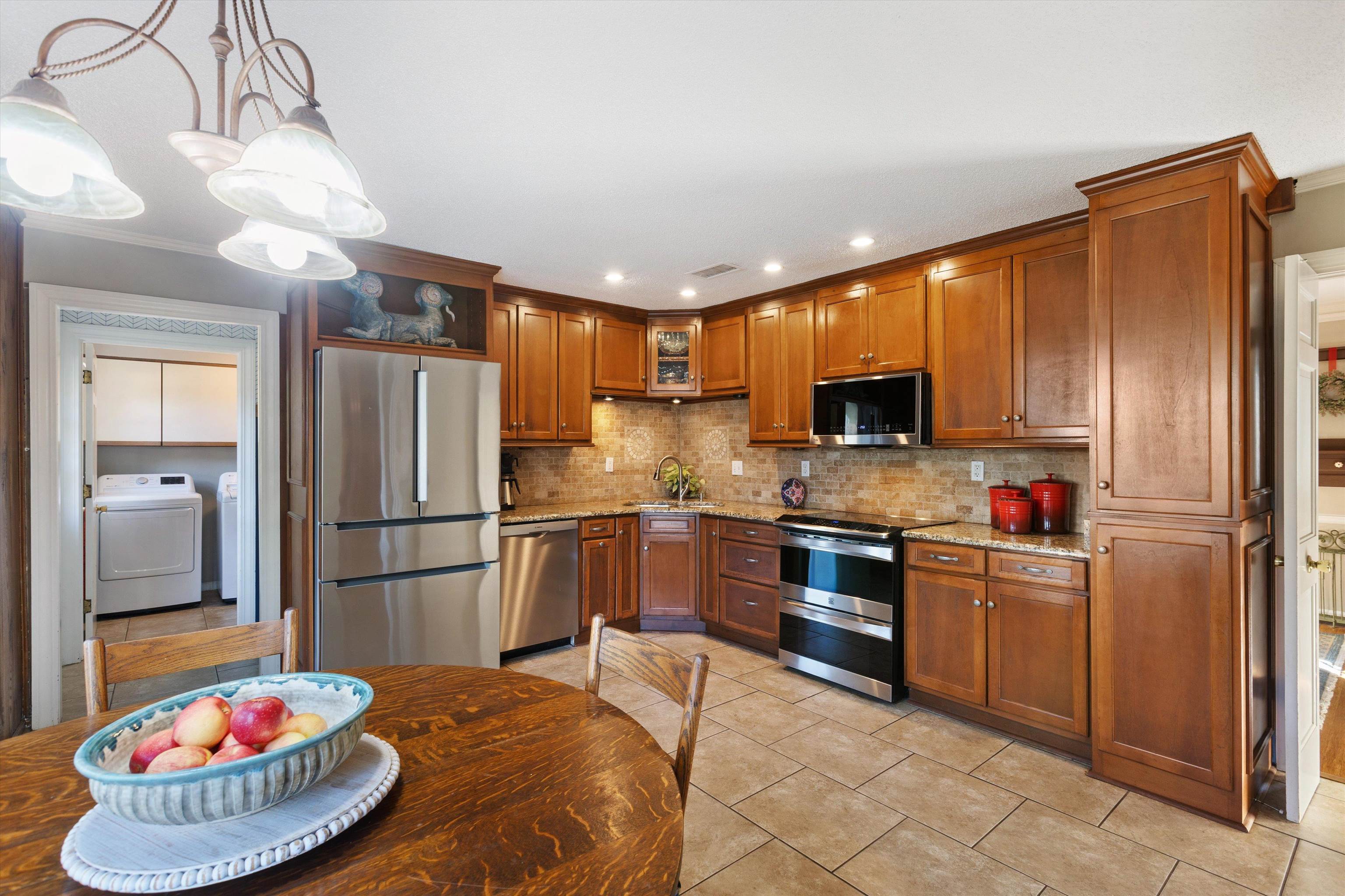 596 SIX CROWNS DR