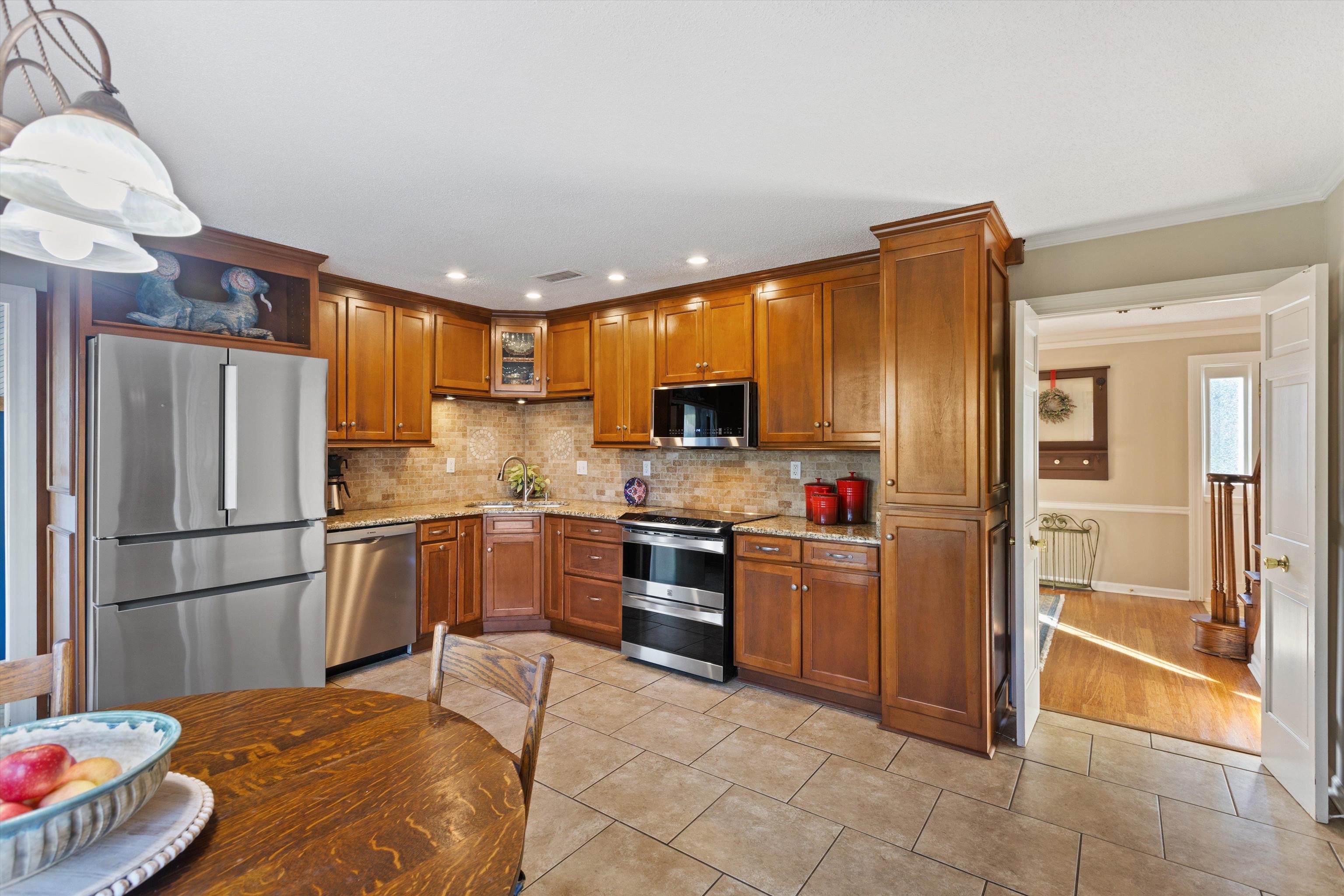 596 SIX CROWNS DR