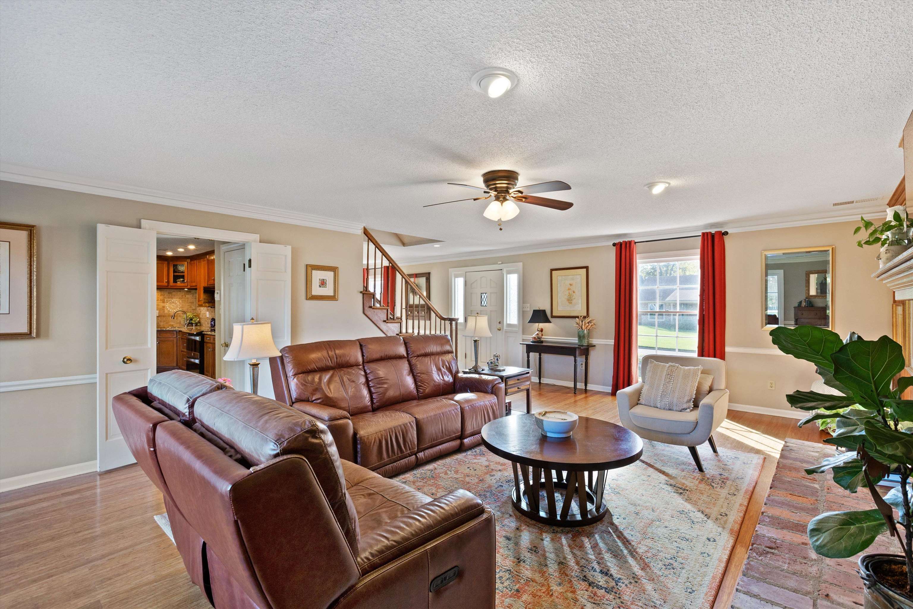 596 SIX CROWNS DR