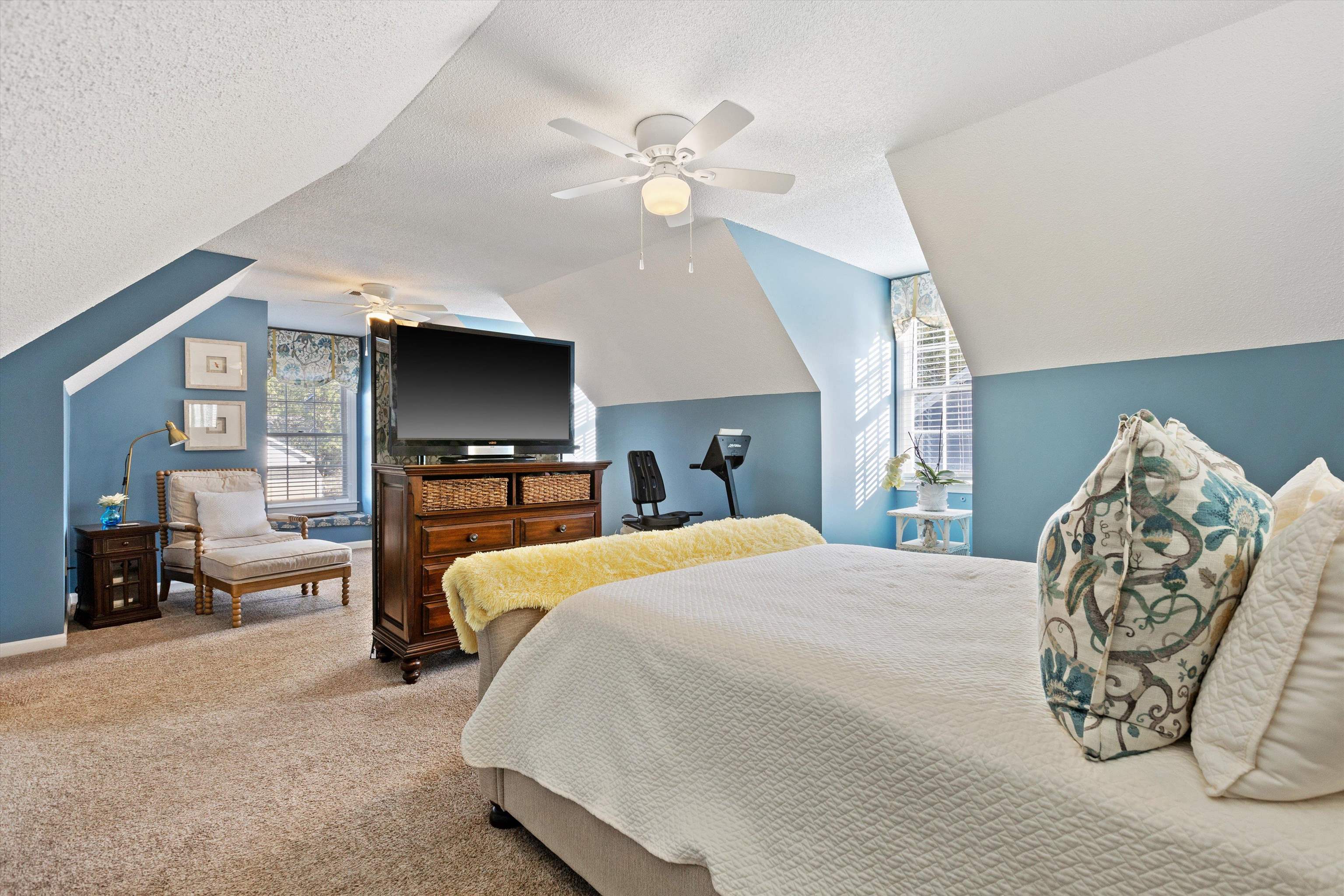 596 SIX CROWNS DR