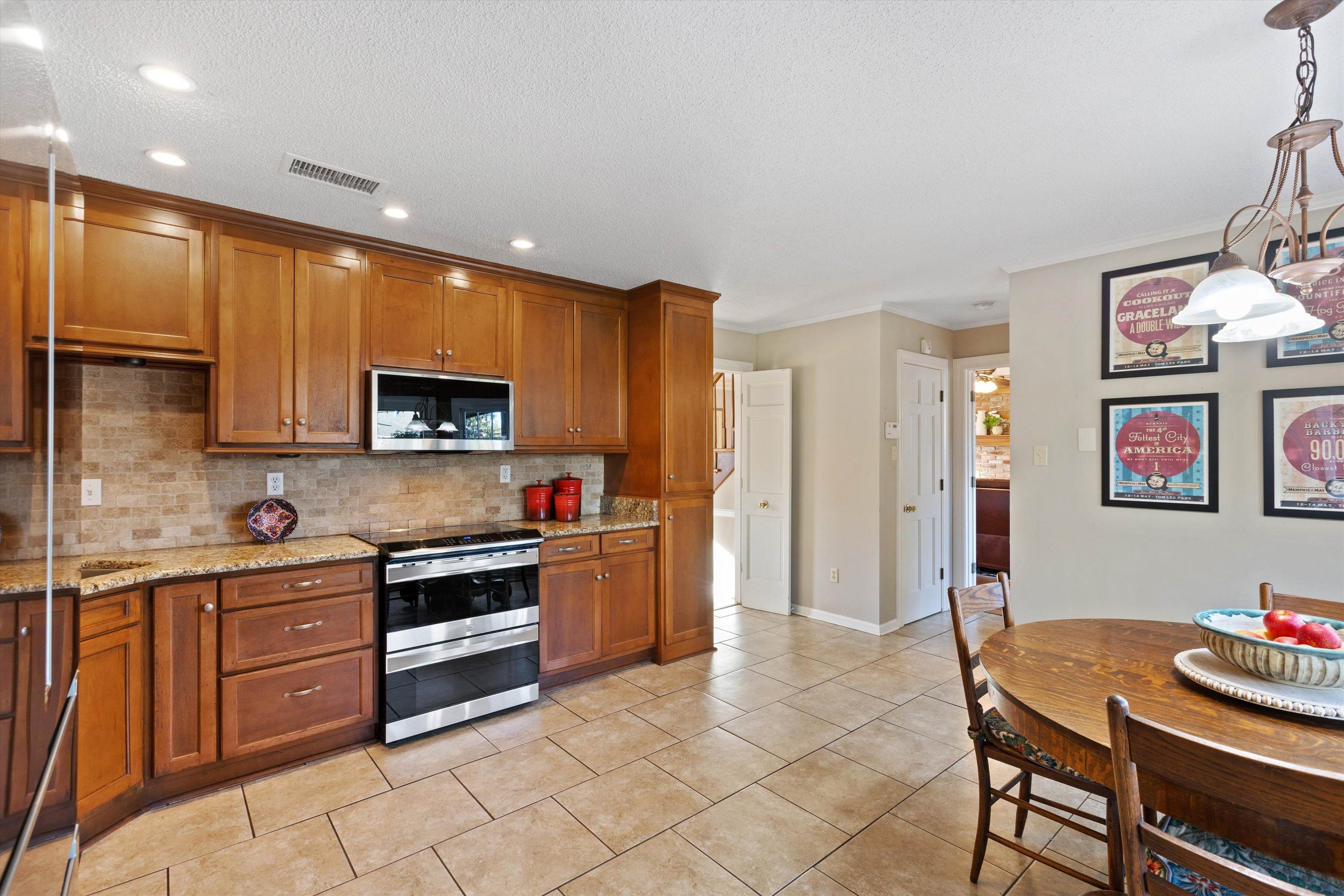 596 SIX CROWNS DR