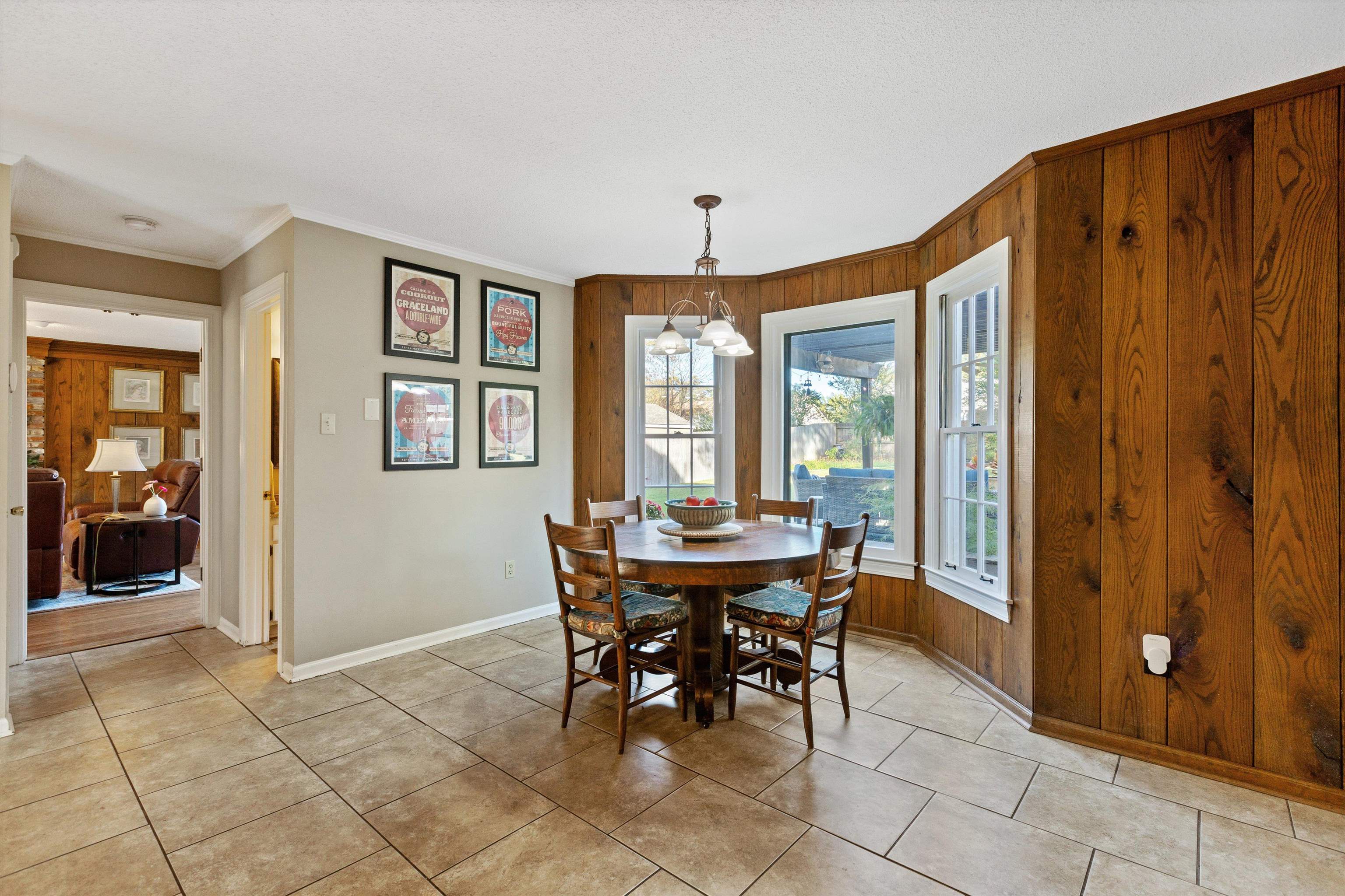 596 SIX CROWNS DR