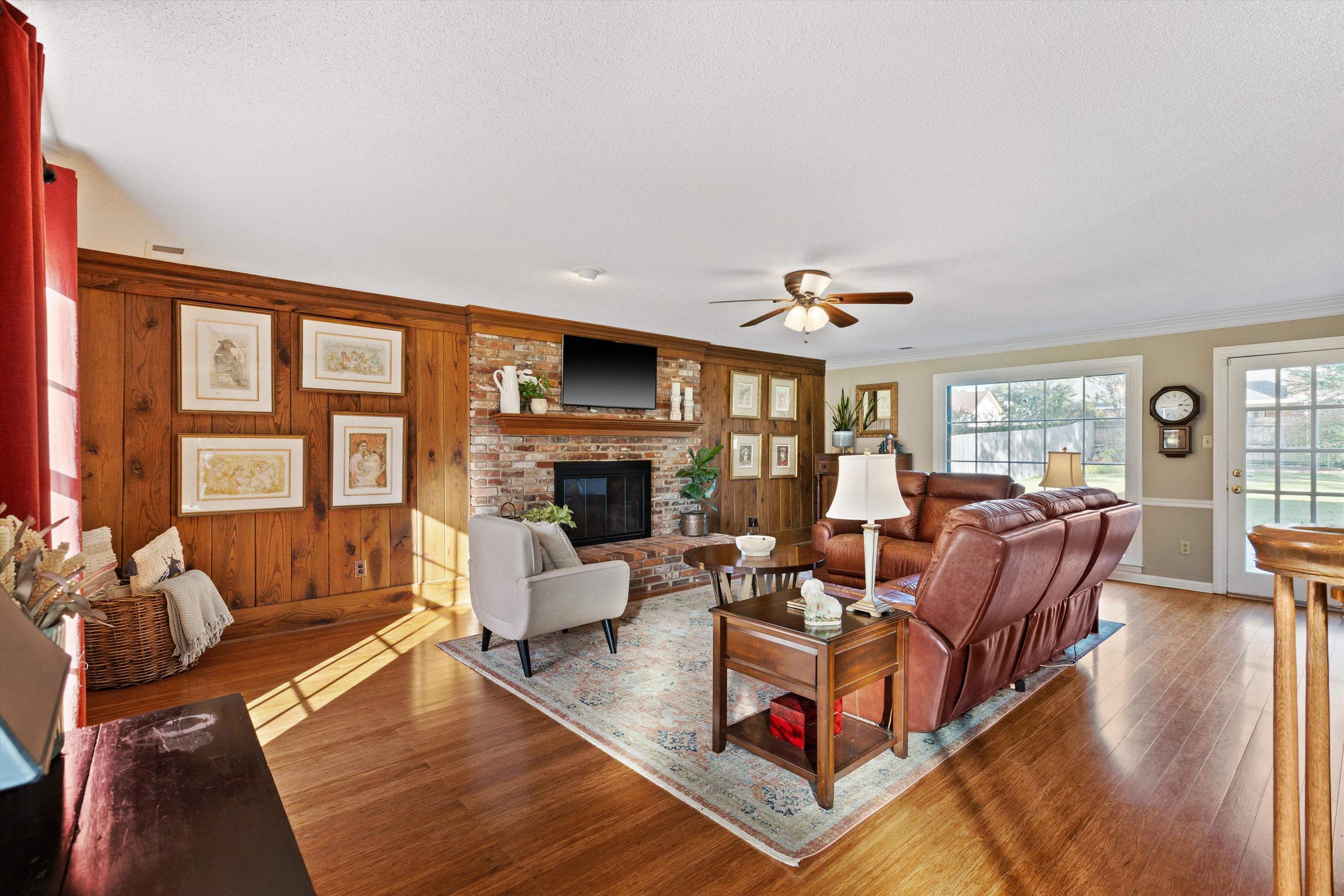 596 SIX CROWNS DR