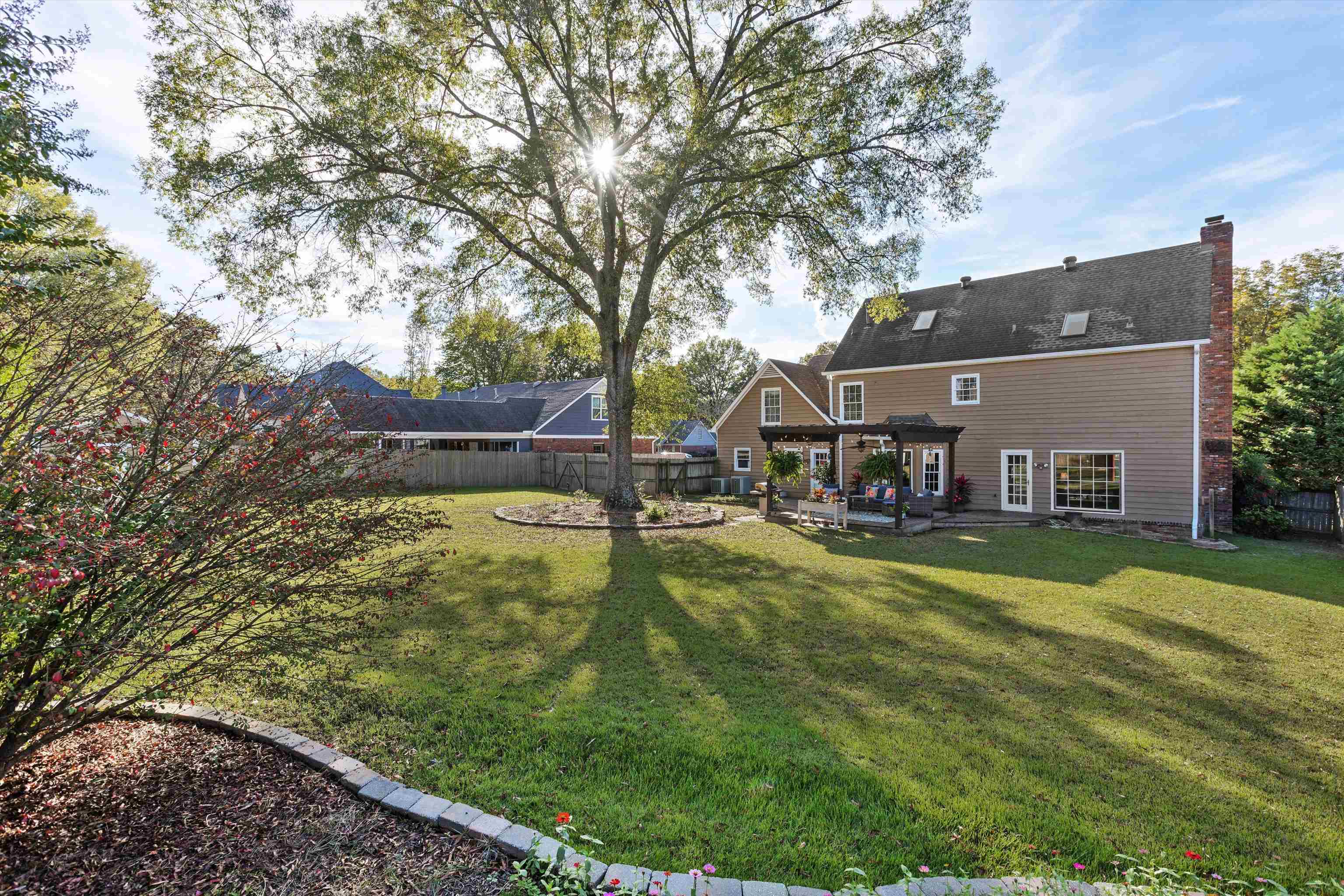 596 SIX CROWNS DR