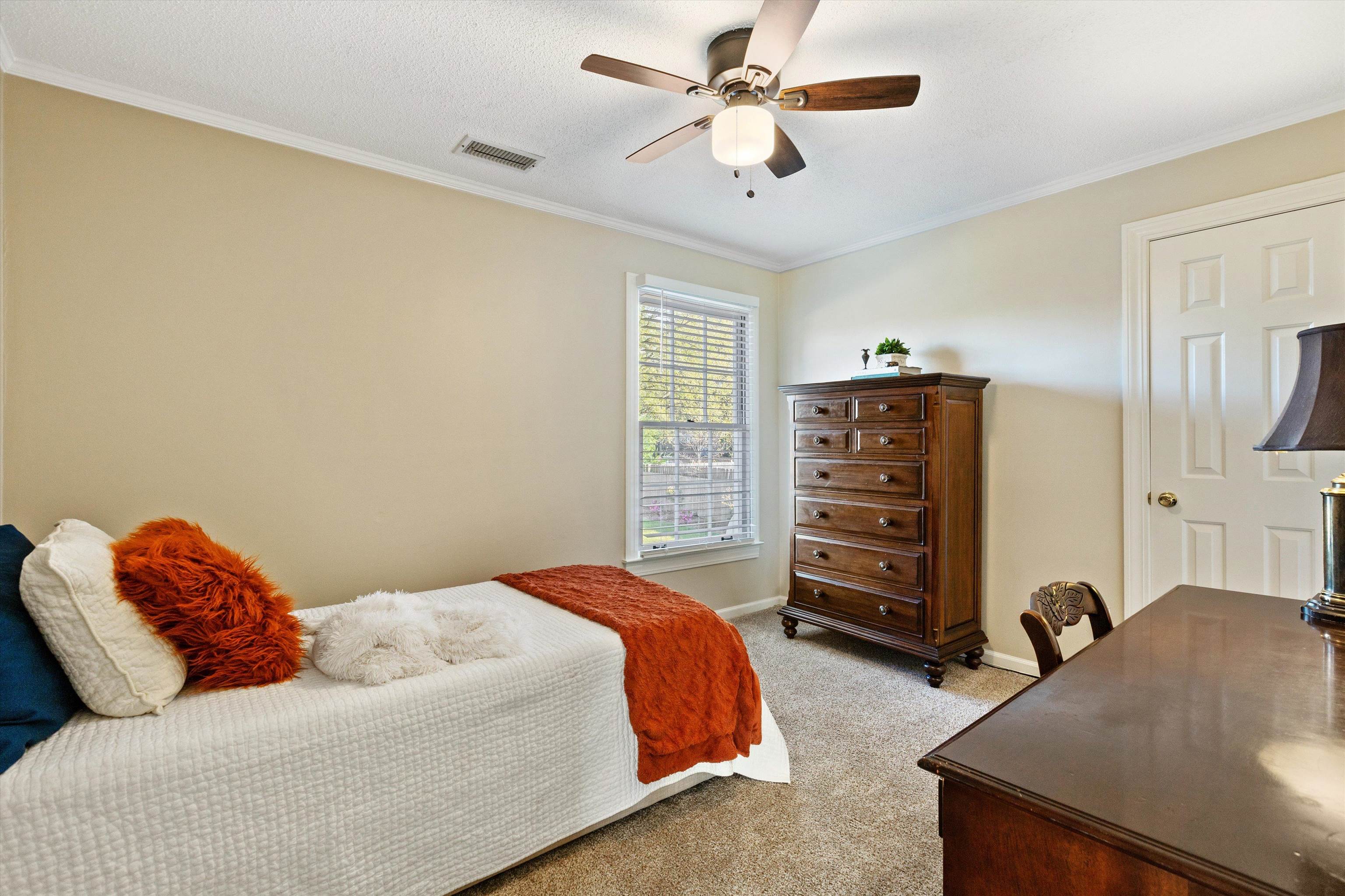 596 SIX CROWNS DR
