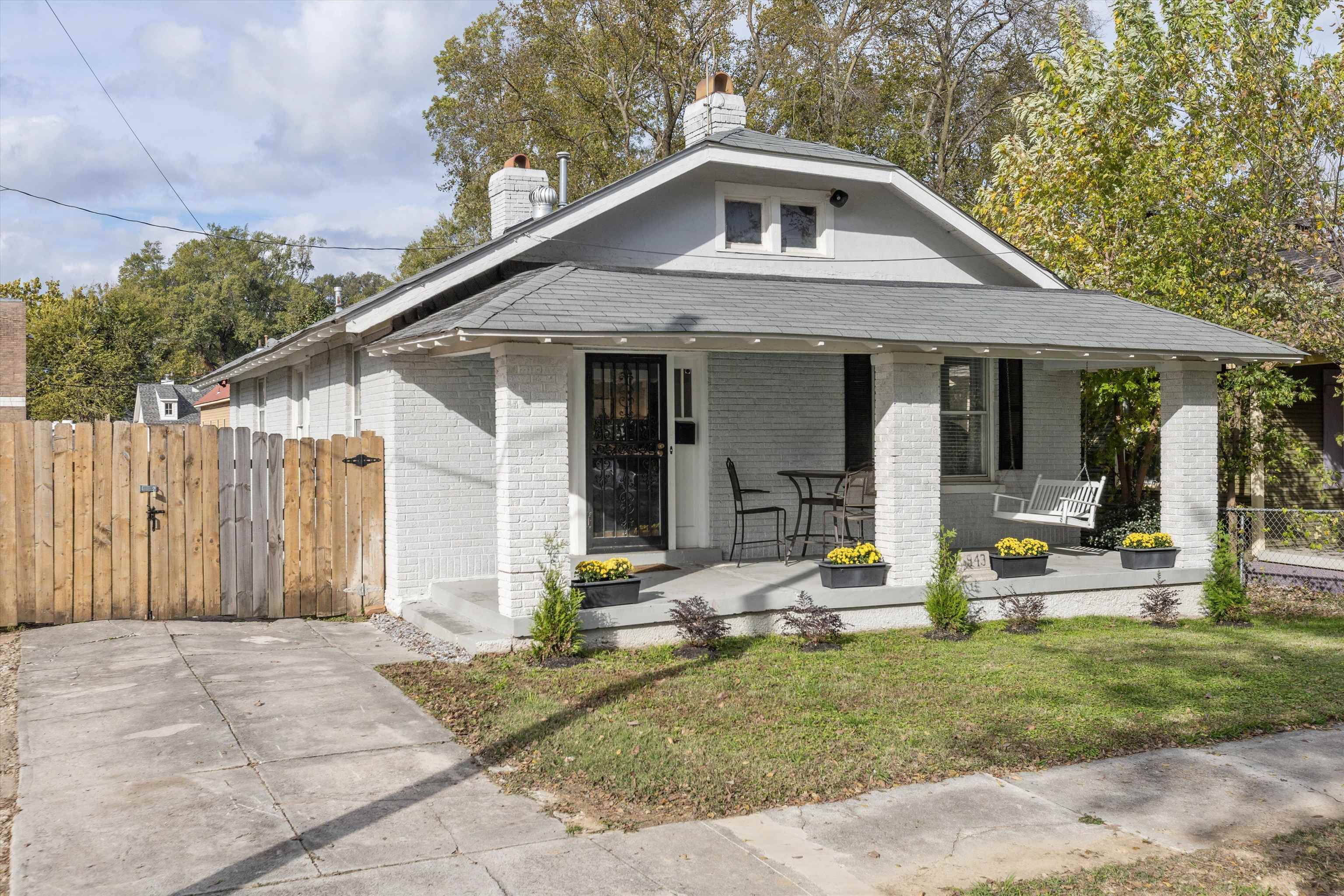 943 BRUCE ST