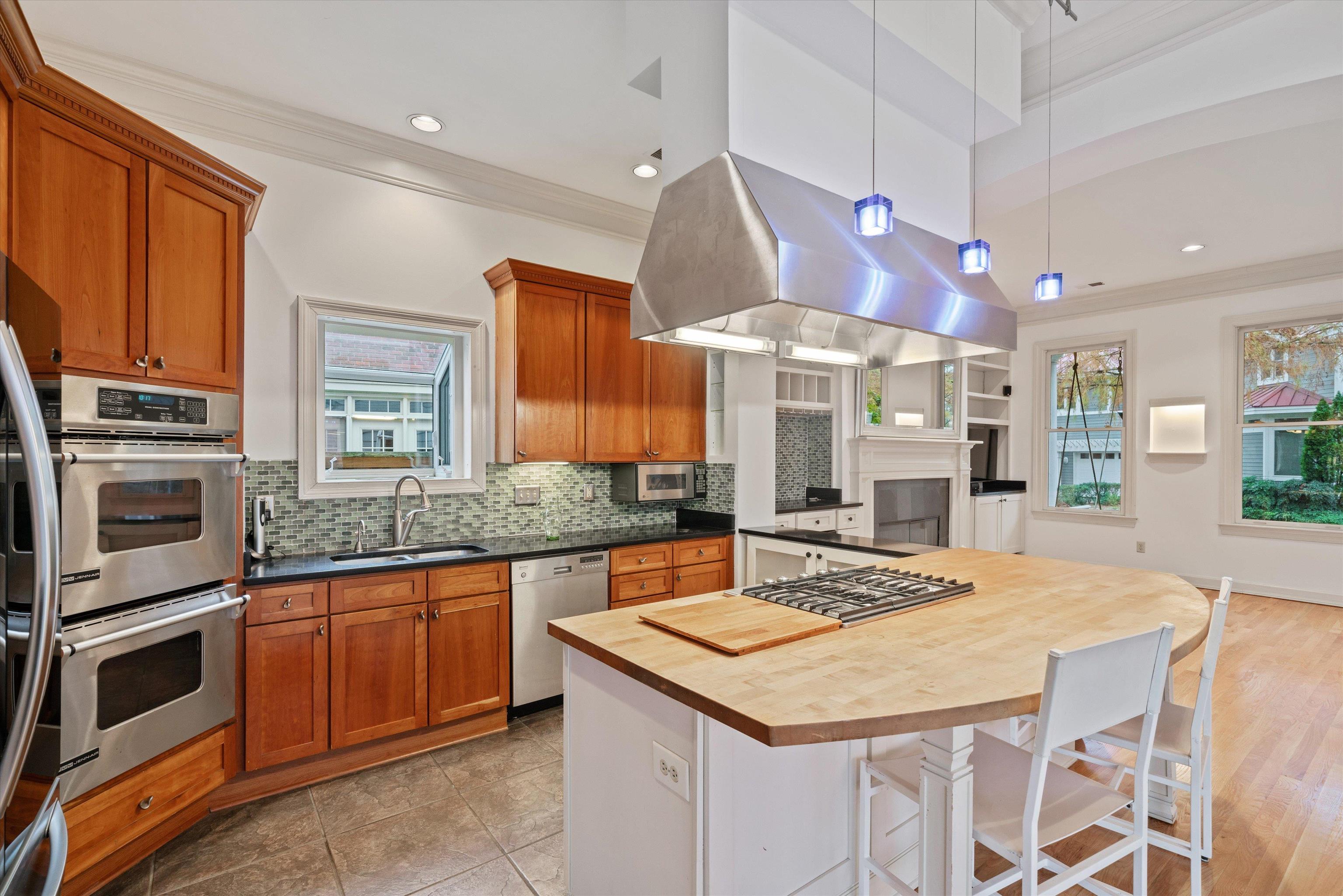 899 HARBOR BEND RD