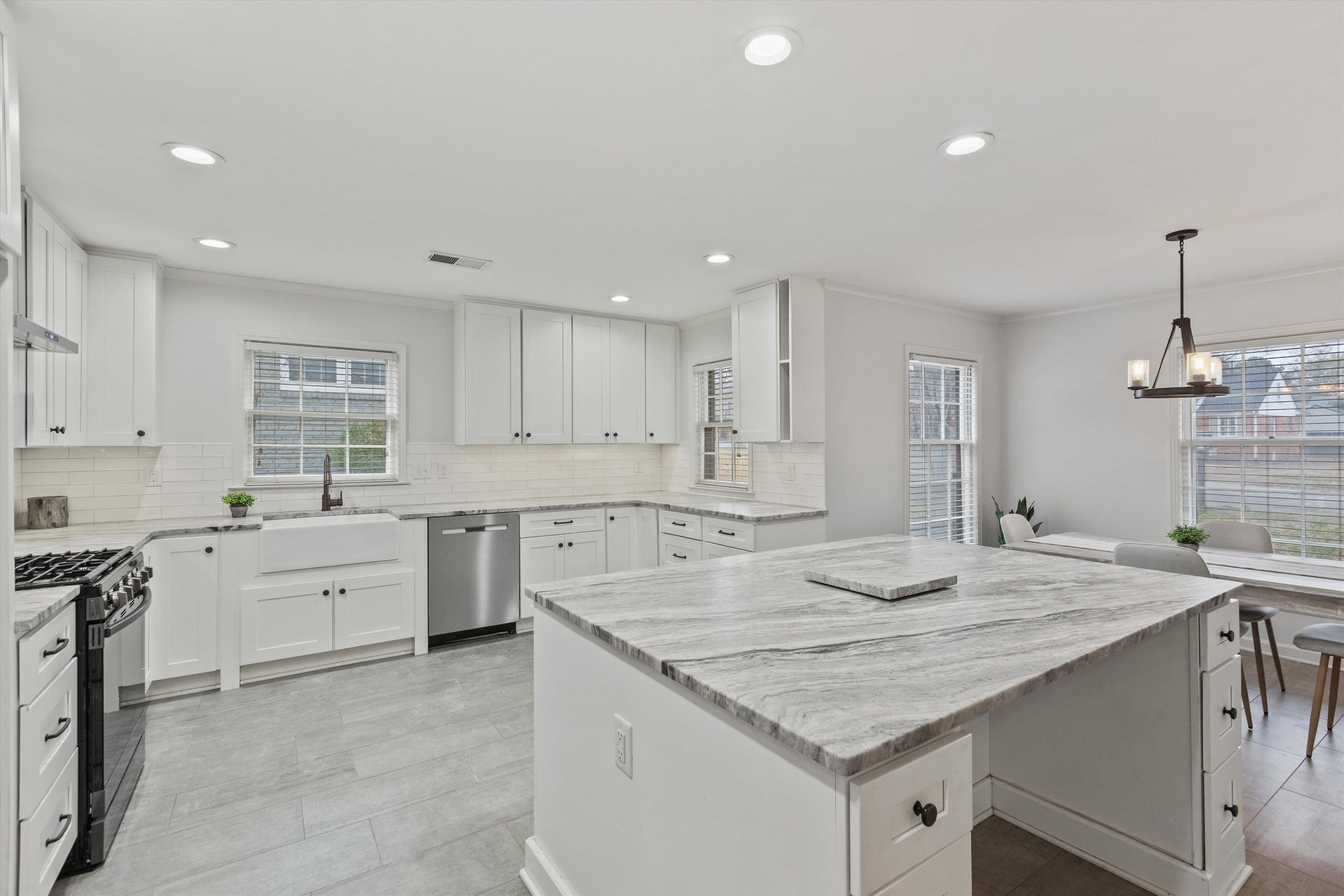 5555 BARFIELD RD